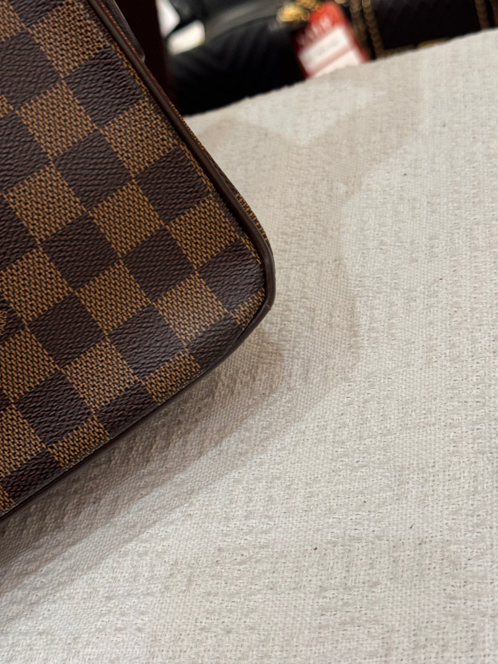 Louis Vuitton Shelton MM Damier