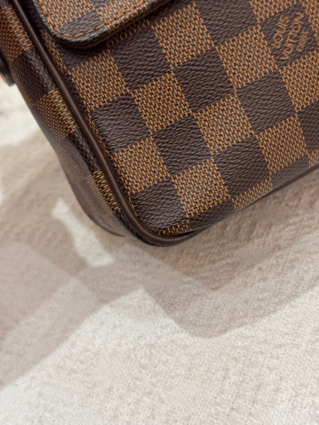 Louis Vuitton Shelton MM Damier