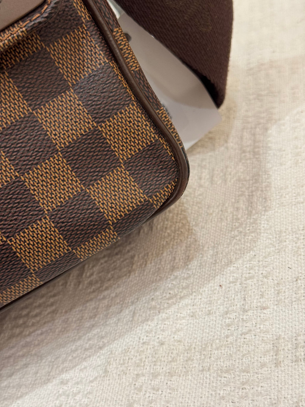 Louis Vuitton Shelton MM Damier