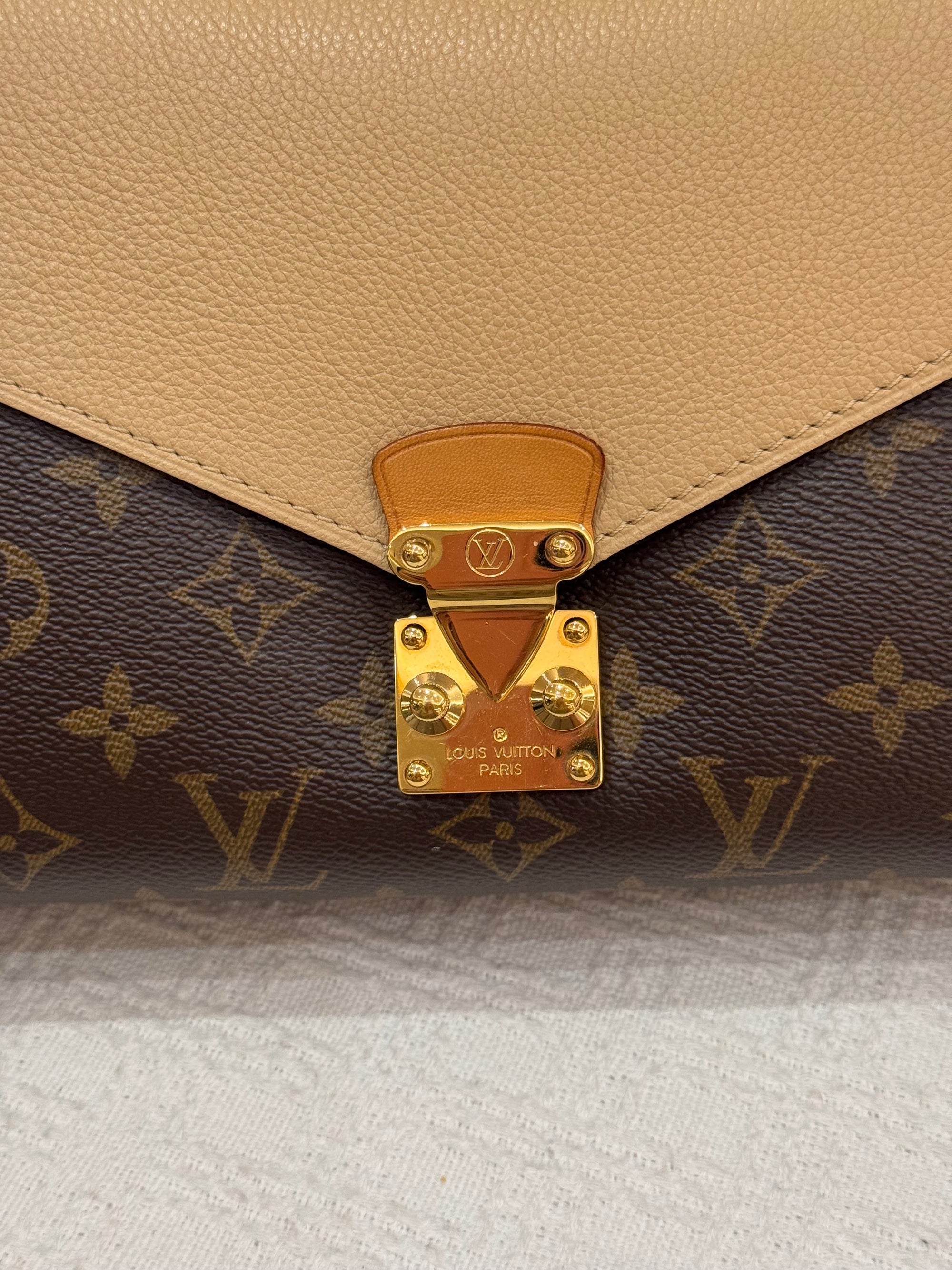 Louis Vuitton Pallas Chain Monogram Dune