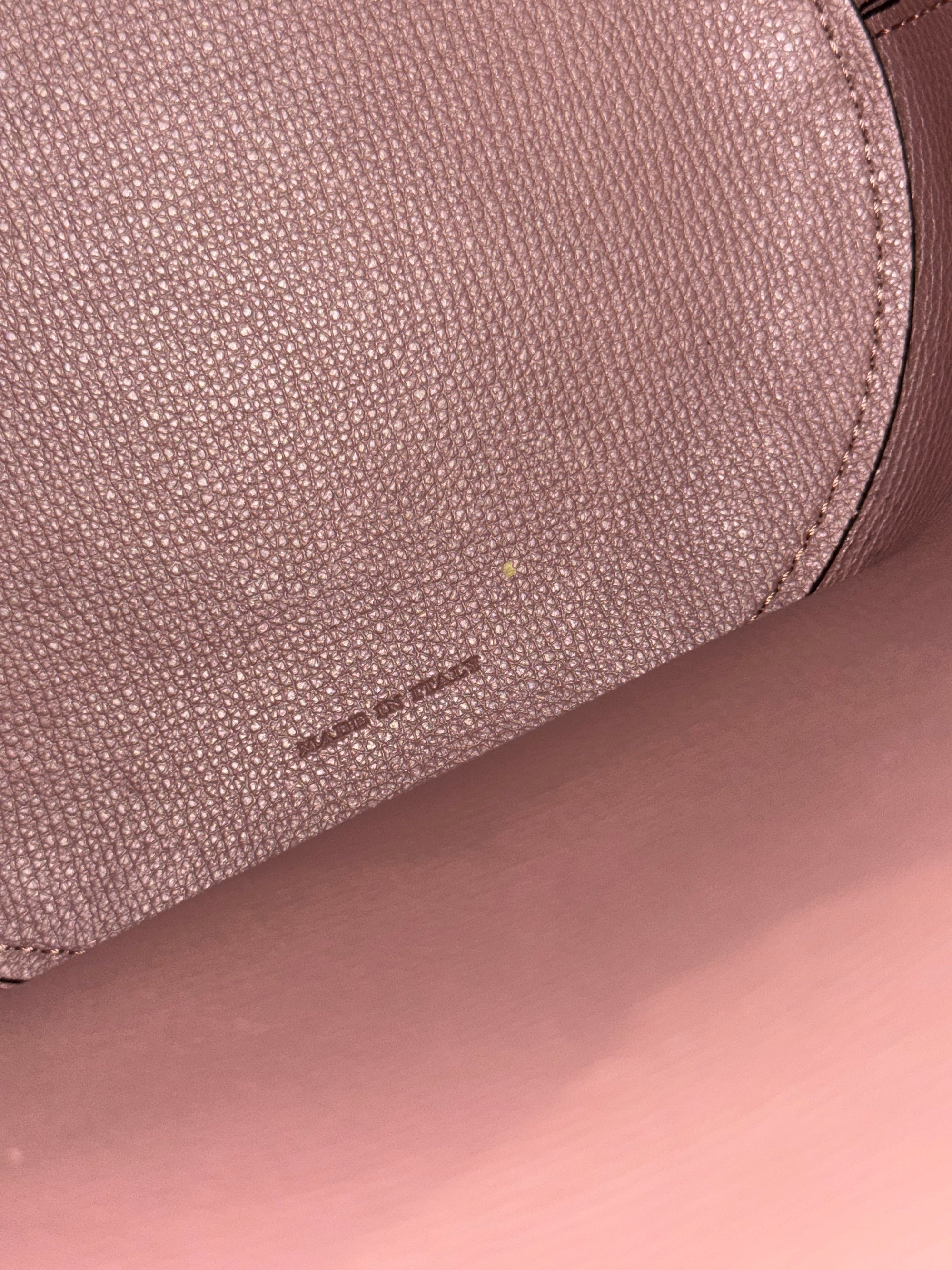 Burberry Bucket Light Edlerberry