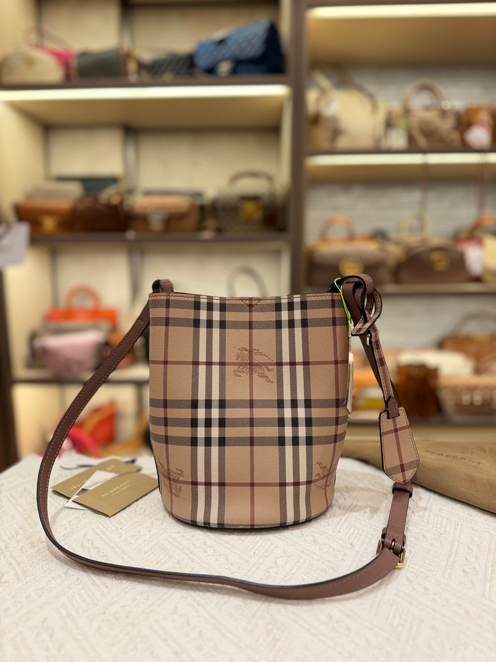 Burberry Bucket Light Edlerberry