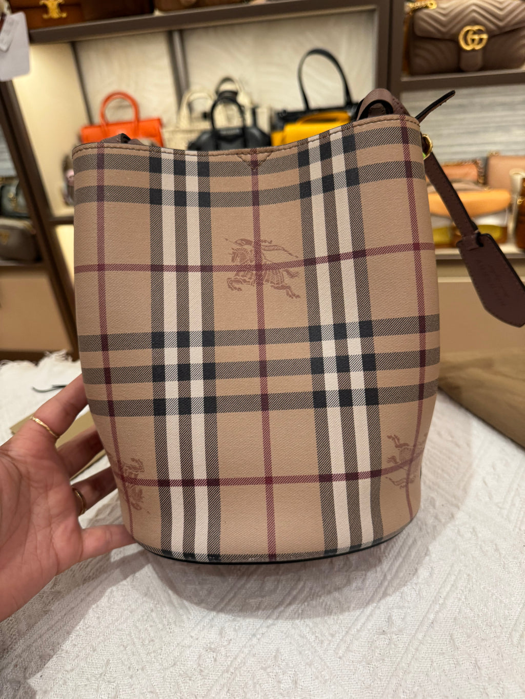 Burberry Bucket Light Edlerberry