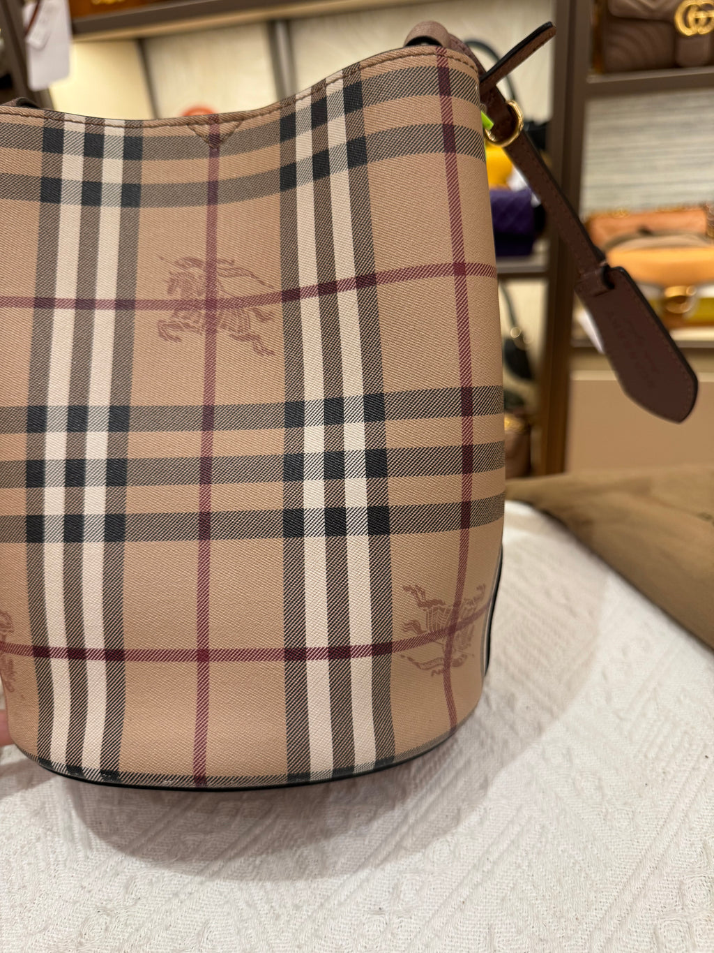 Burberry Bucket Light Edlerberry