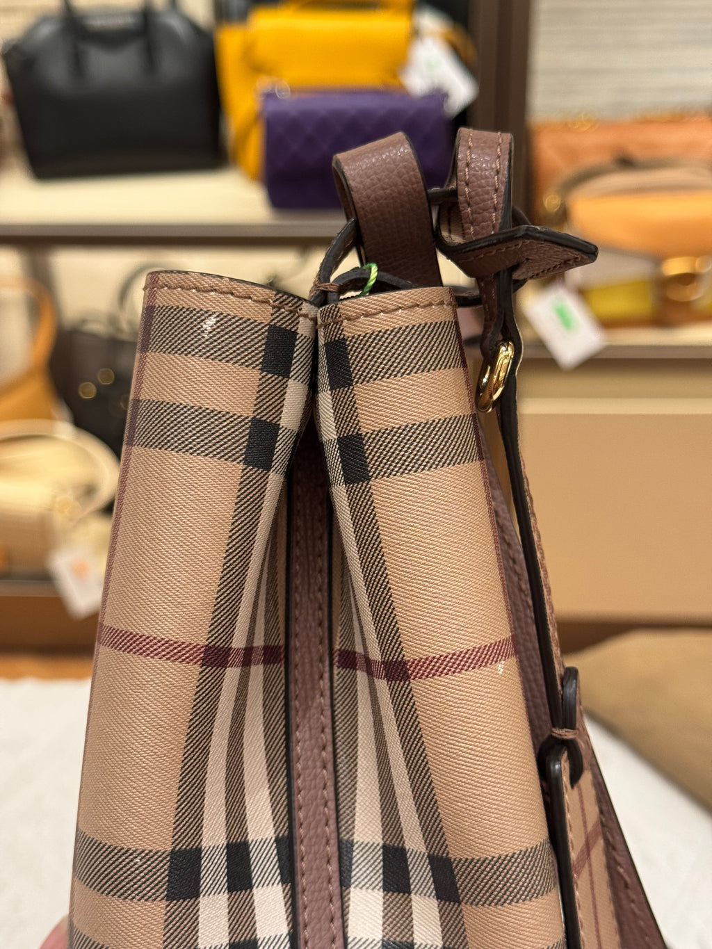 Burberry Bucket Light Edlerberry