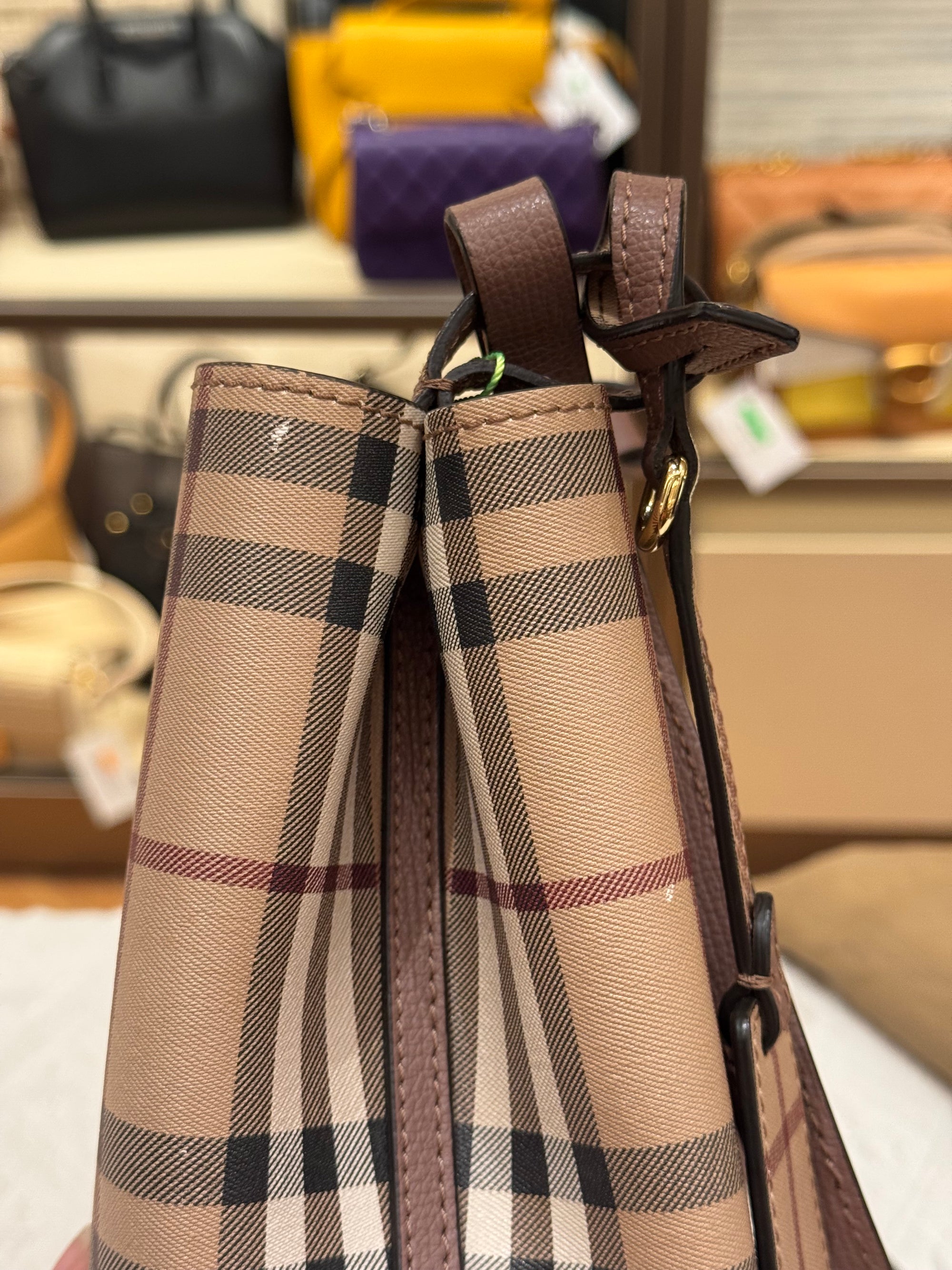Burberry Bucket Light Edlerberry