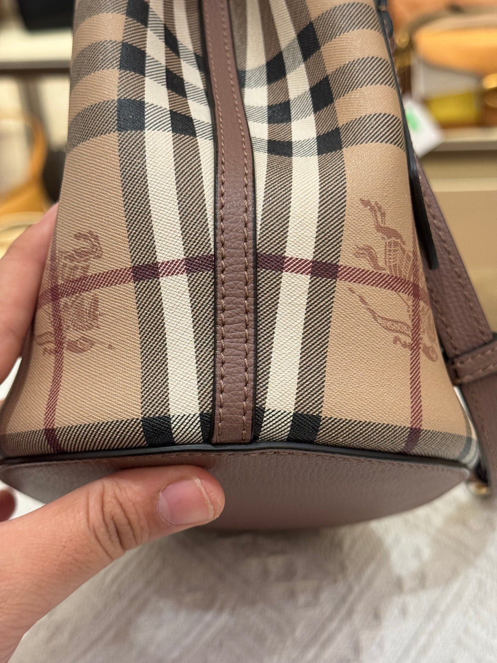 Burberry Bucket Light Edlerberry