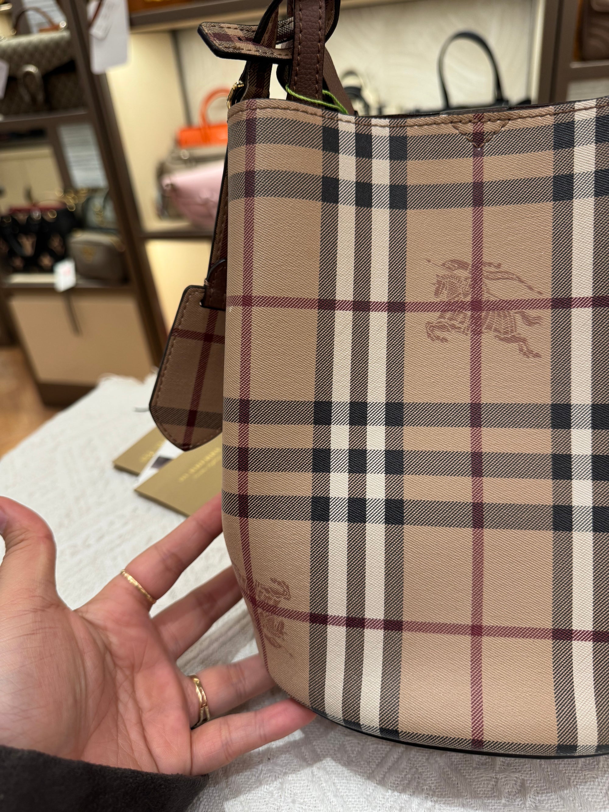 Burberry Bucket Light Edlerberry