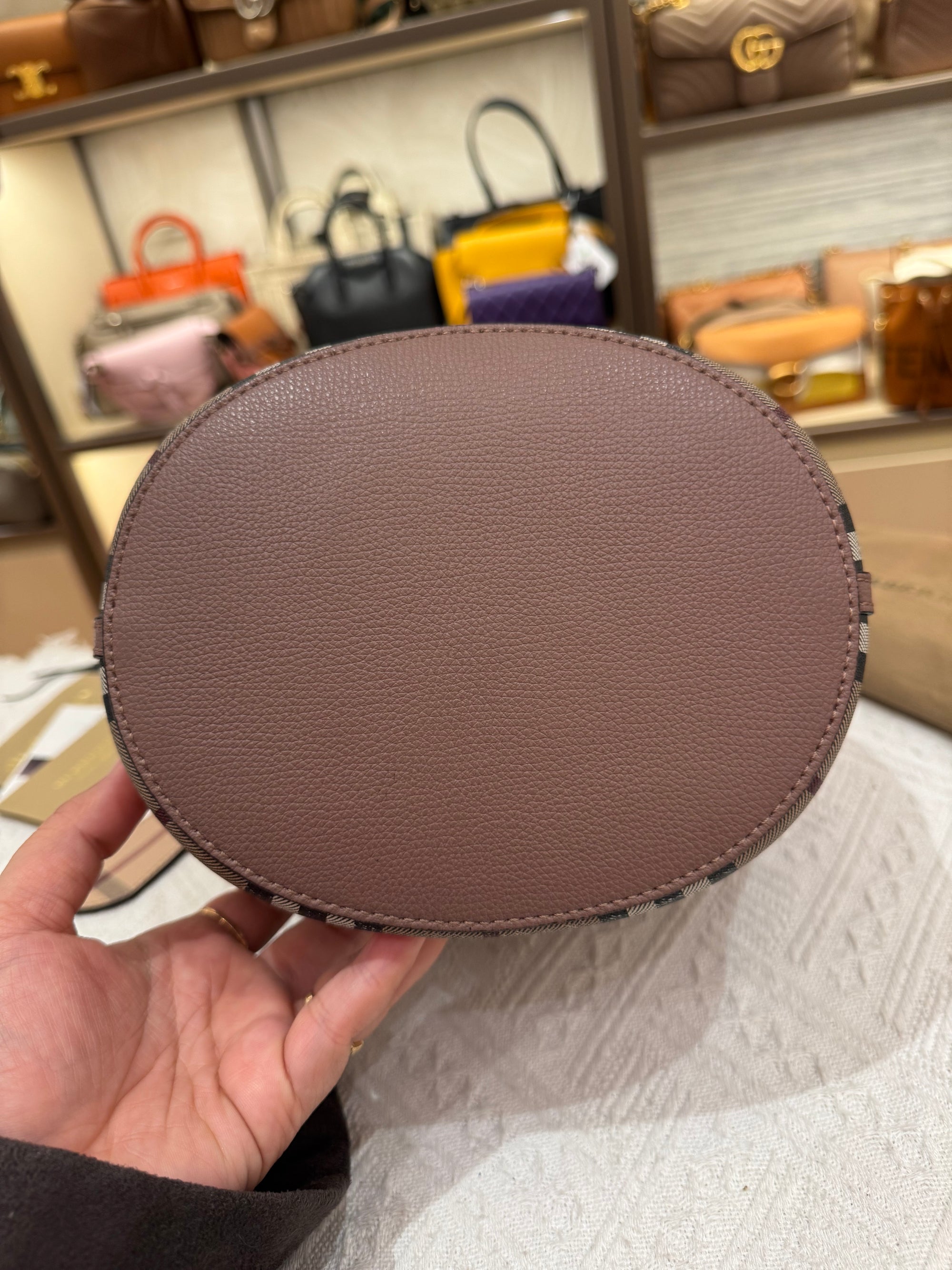 Burberry Bucket Light Edlerberry