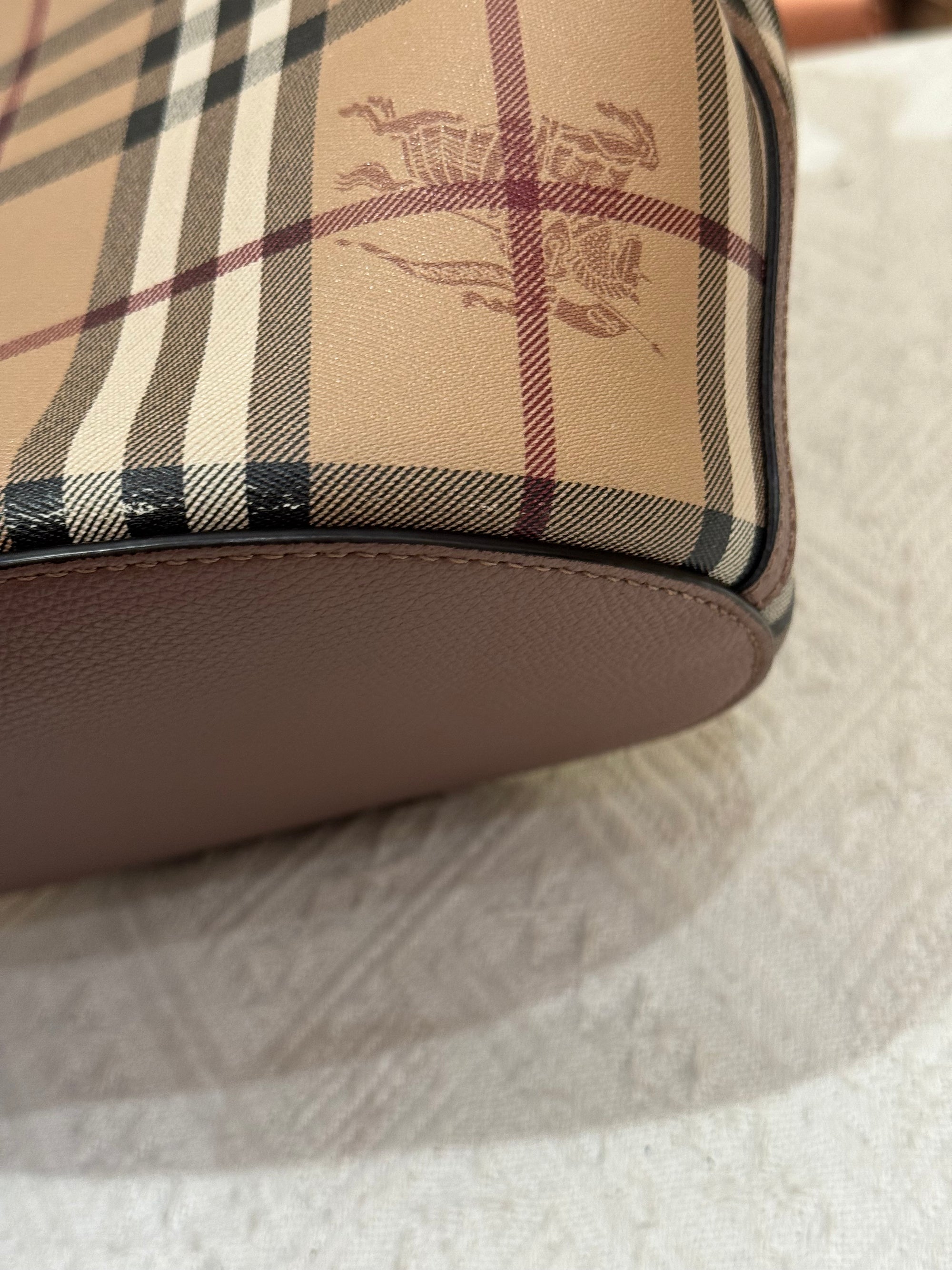 Burberry Bucket Light Edlerberry