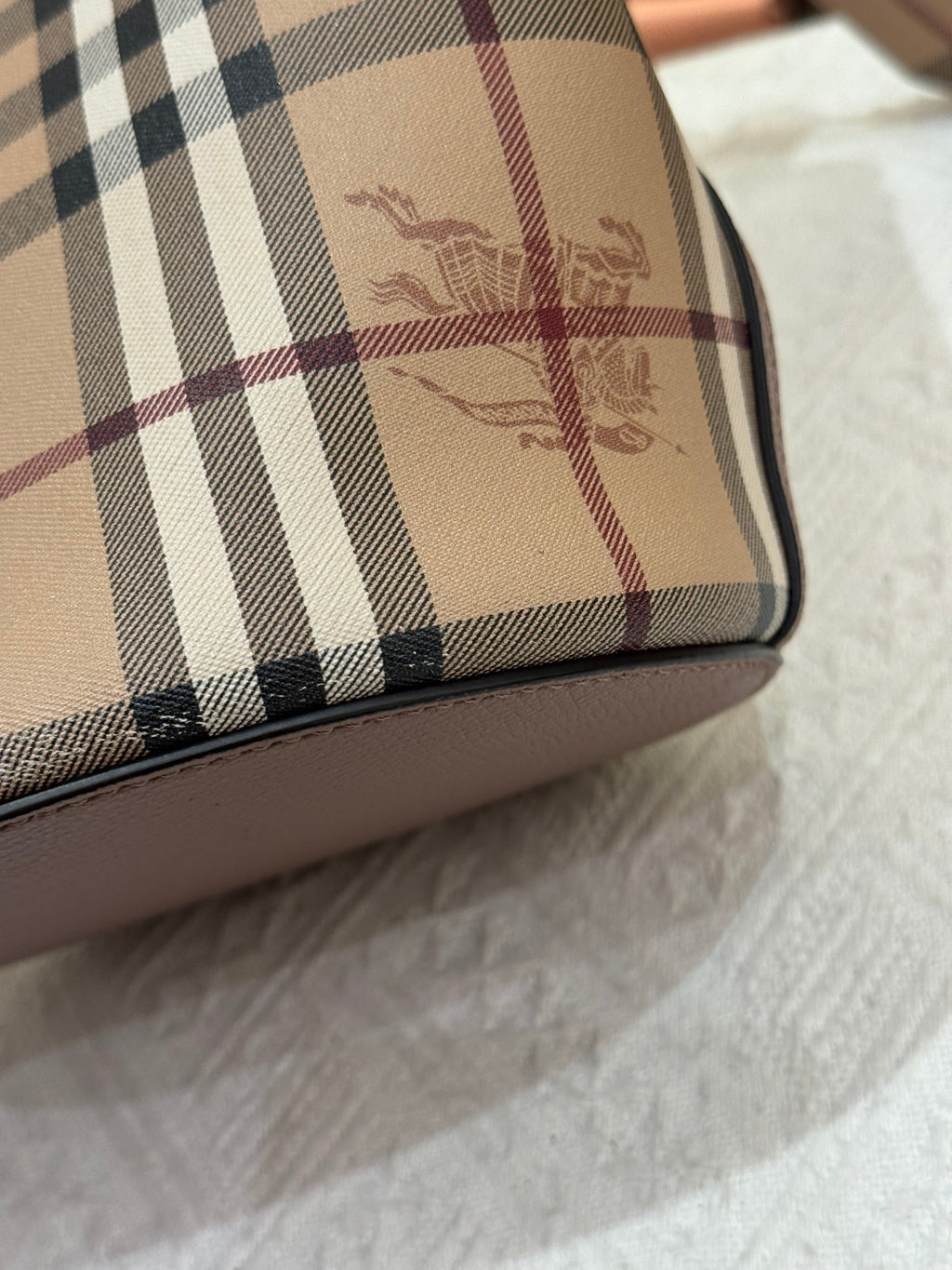 Burberry Bucket Light Edlerberry