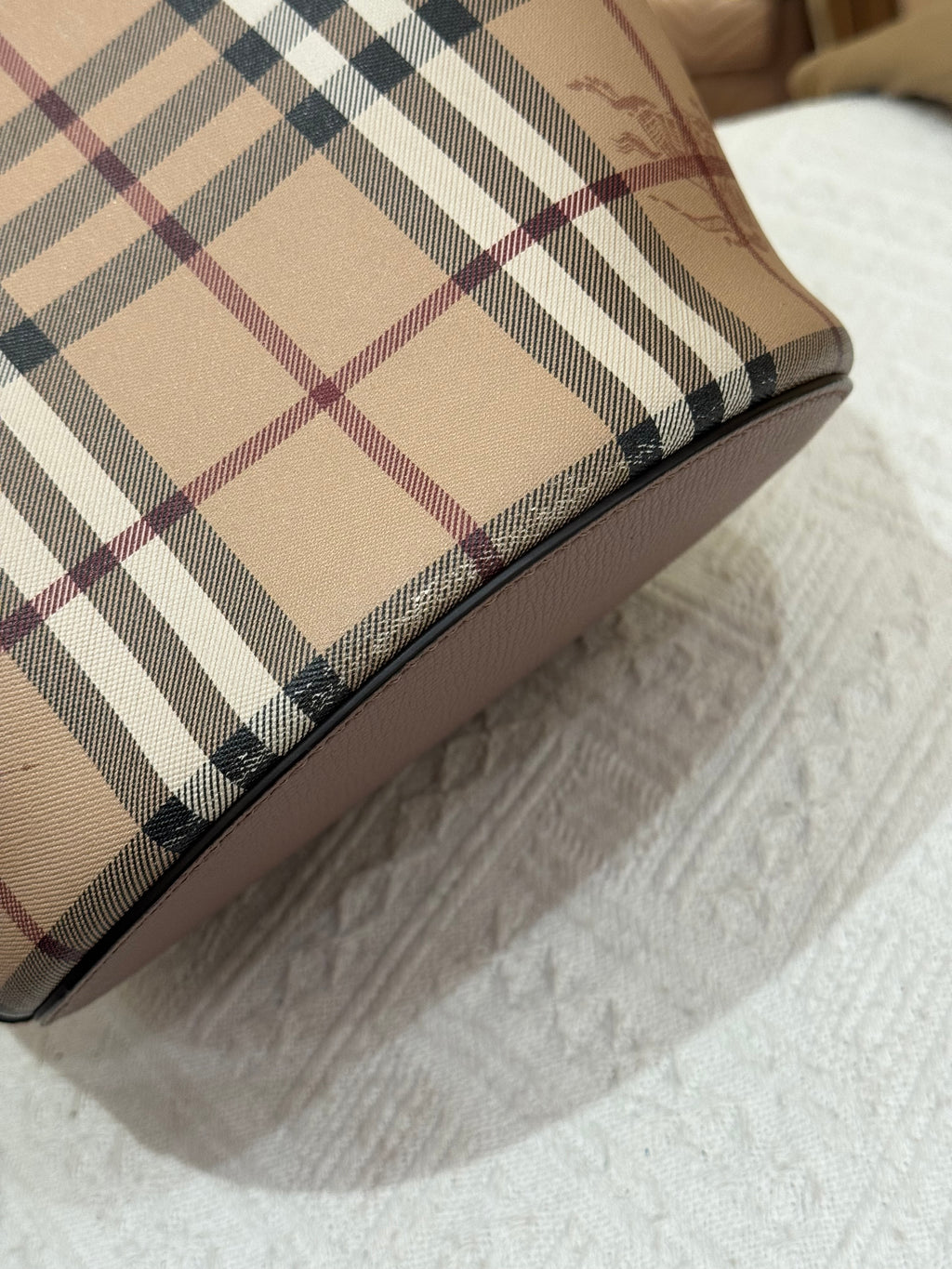 Burberry Bucket Light Edlerberry