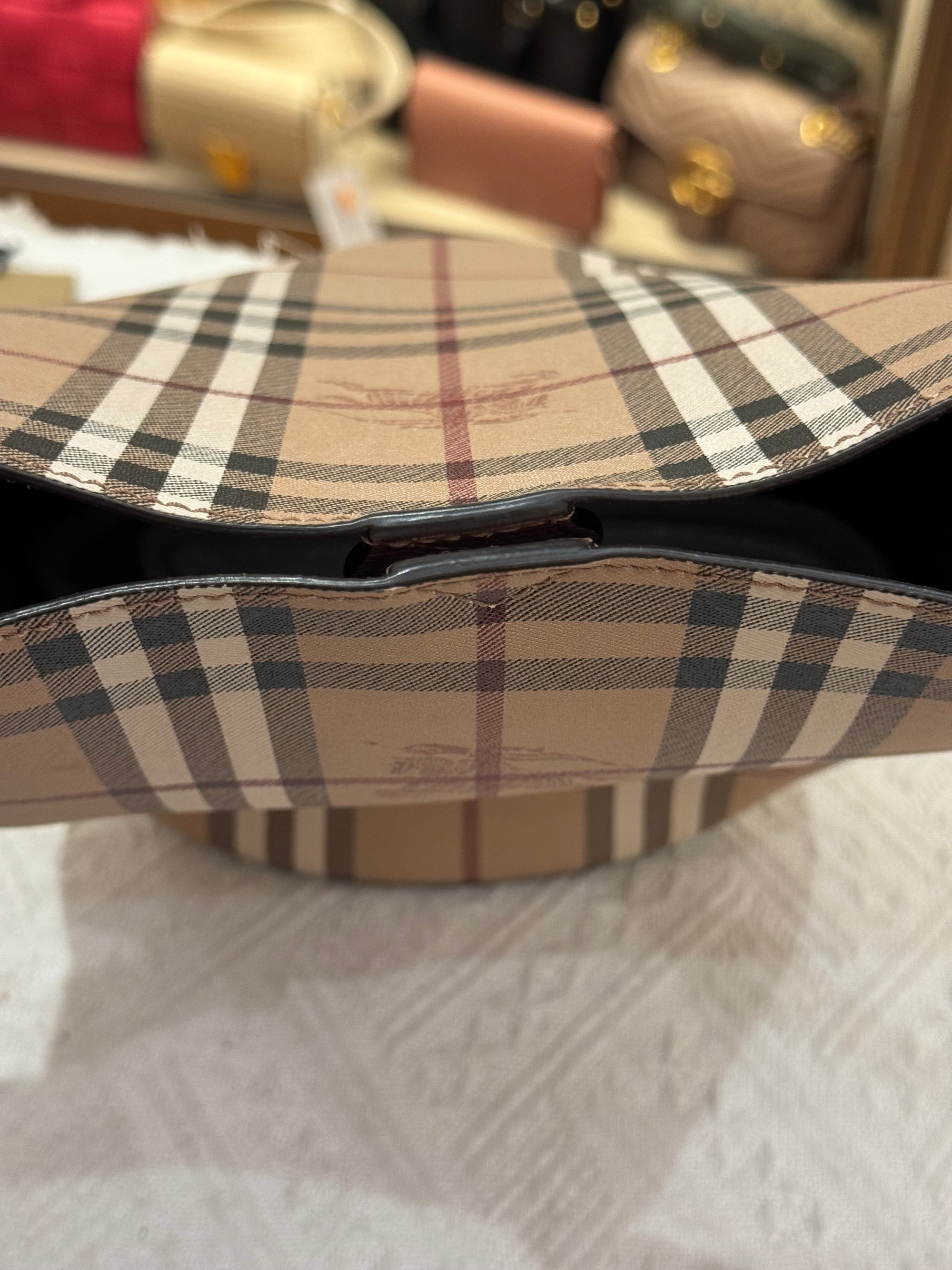 Burberry Bucket Light Edlerberry