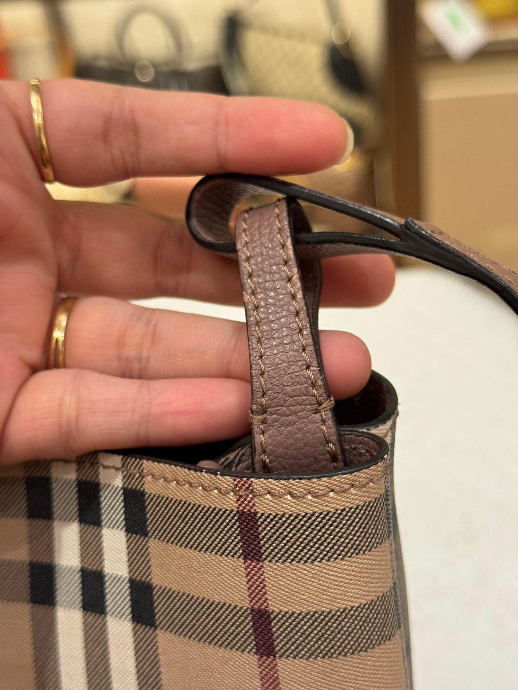 Burberry Bucket Light Edlerberry
