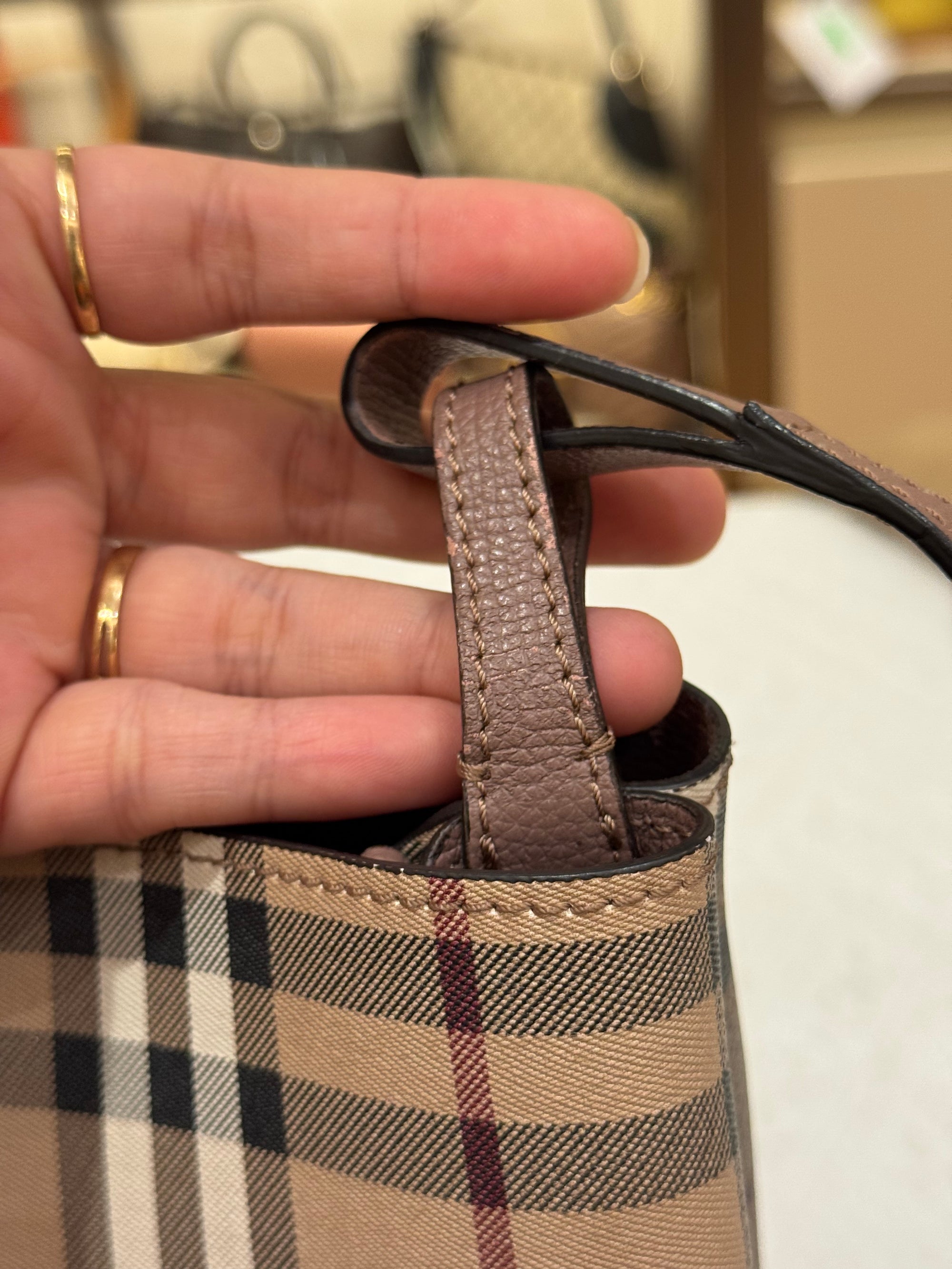 Burberry Bucket Light Edlerberry