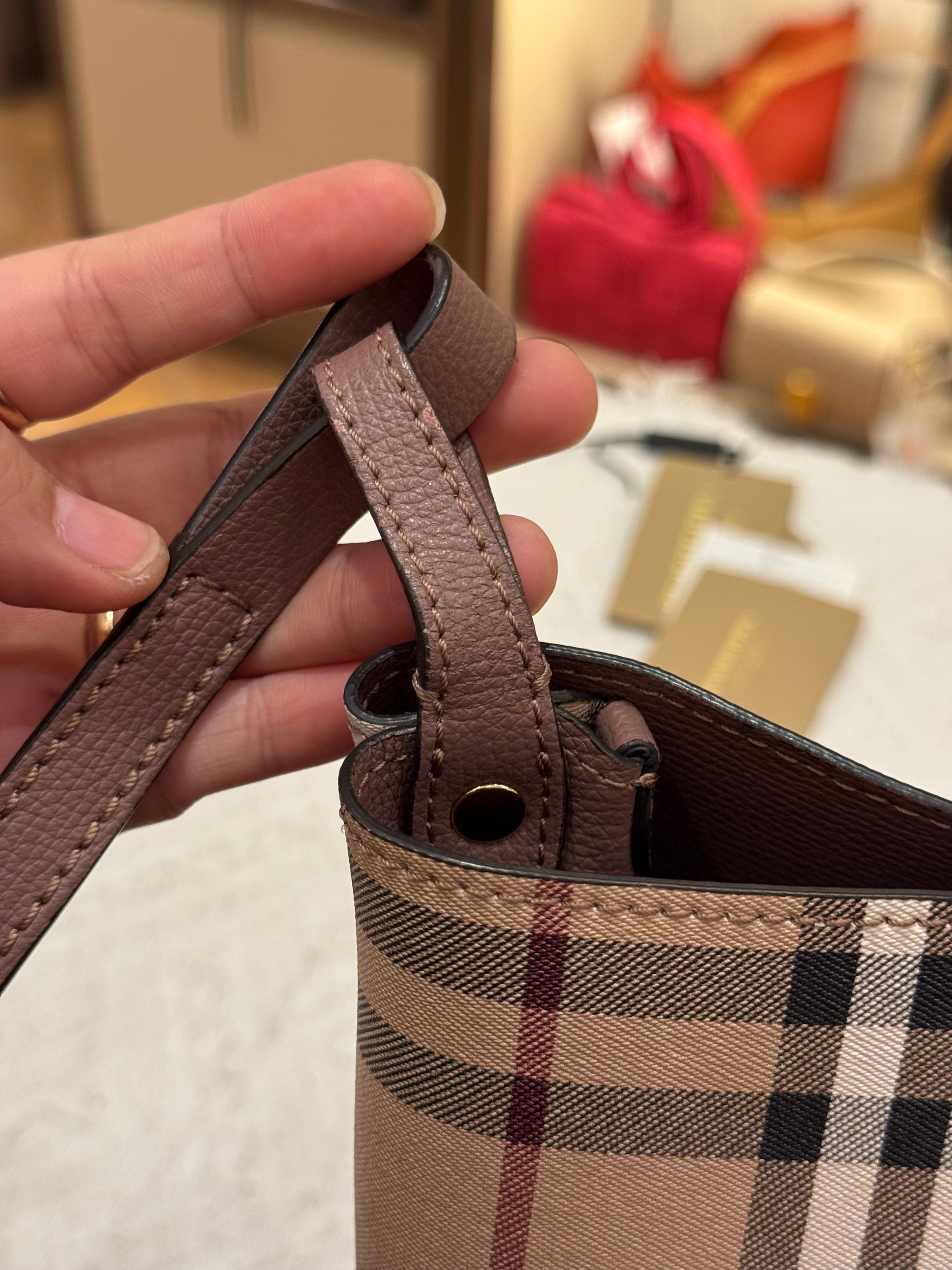 Burberry Bucket Light Edlerberry