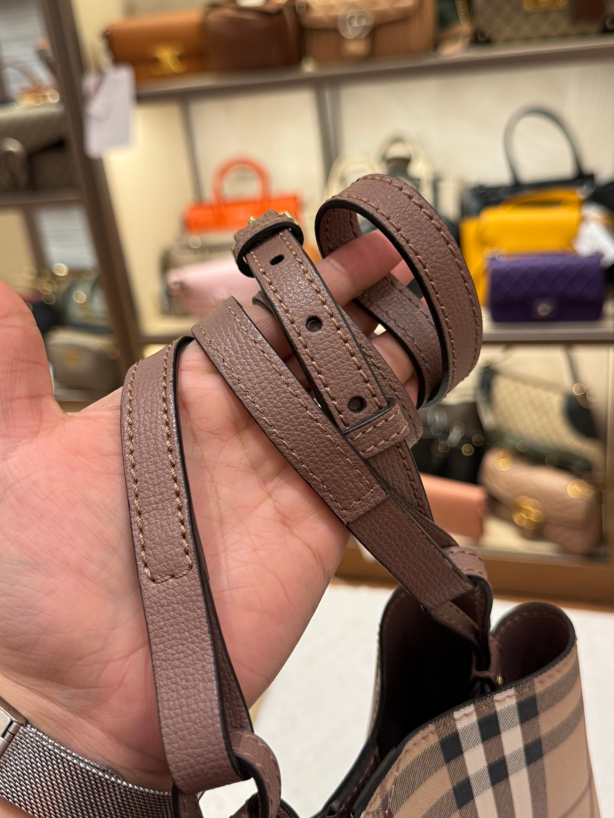 Burberry Bucket Light Edlerberry