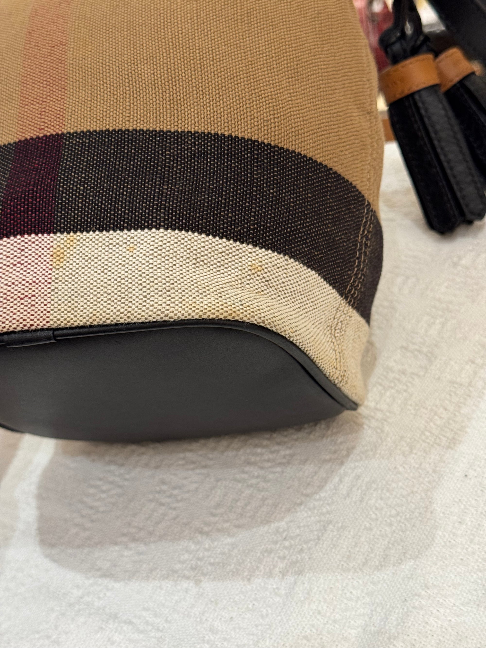 Burberry Ashby Medium Bucket