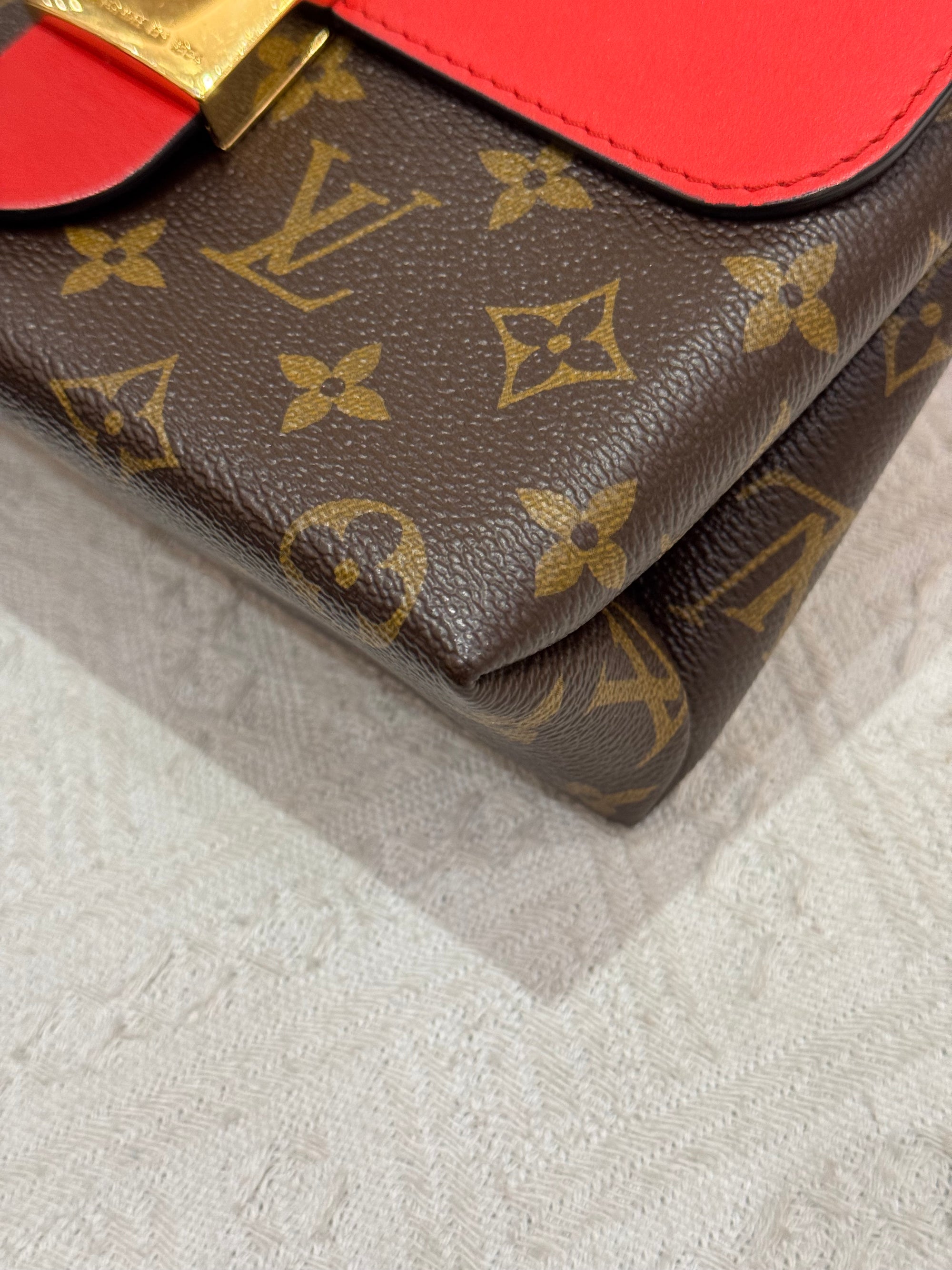 Louis Vuitton bb Locky Monogram