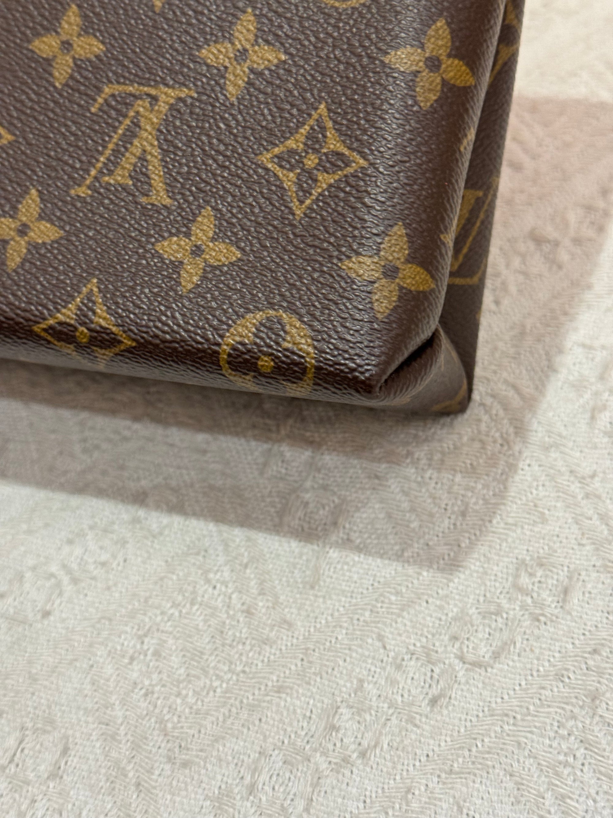 Louis Vuitton bb Locky Monogram