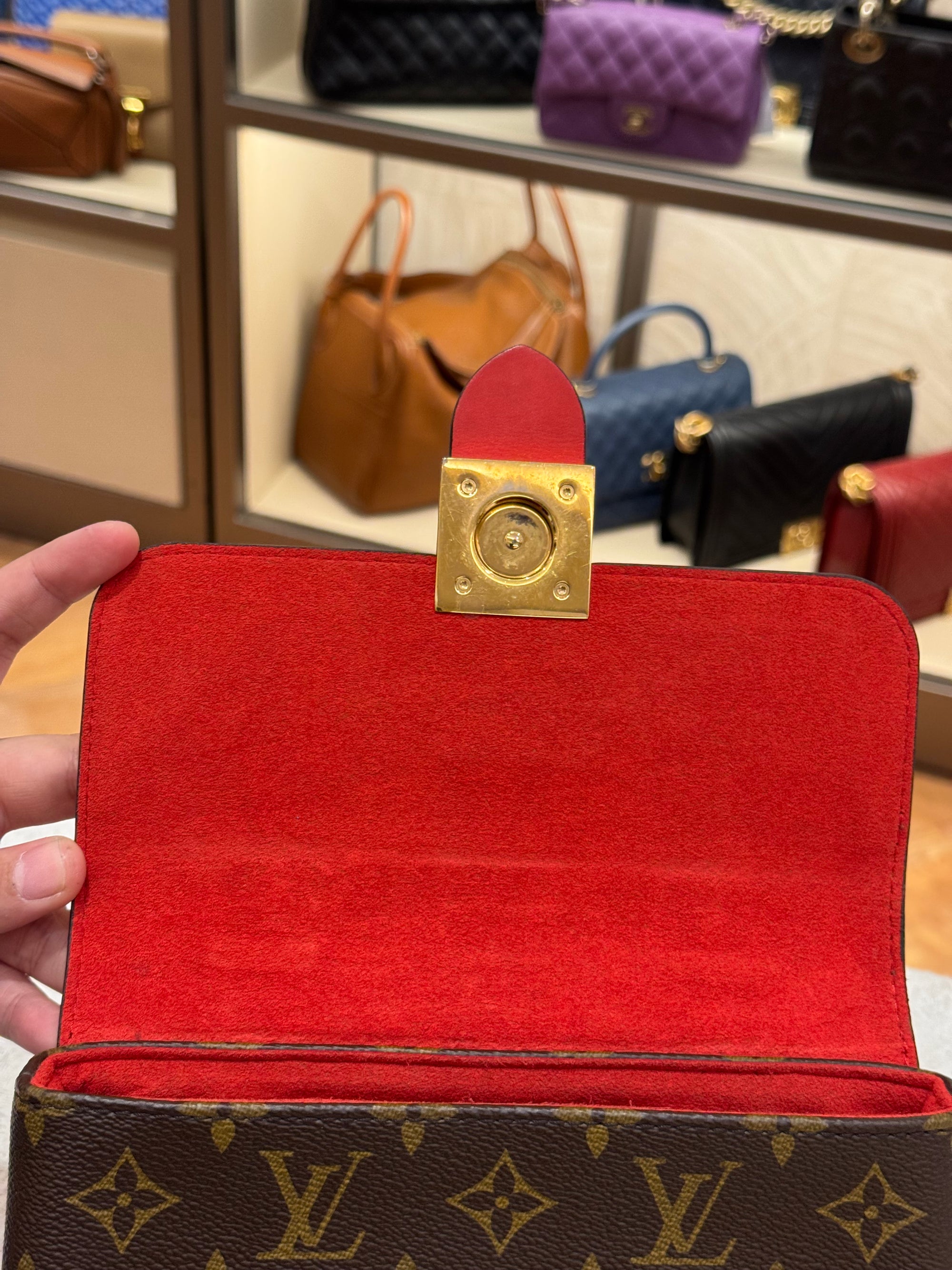 Louis Vuitton bb Locky Monogram