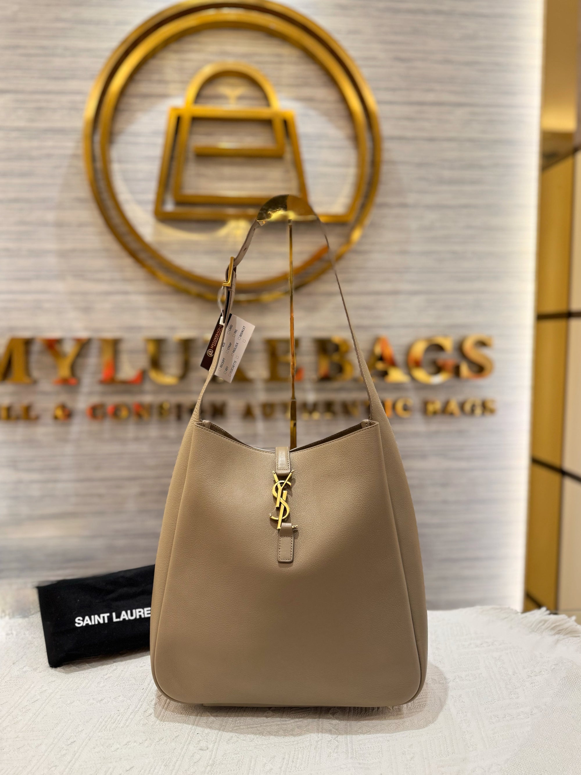 Saint Laurent LE5A7 Hobo