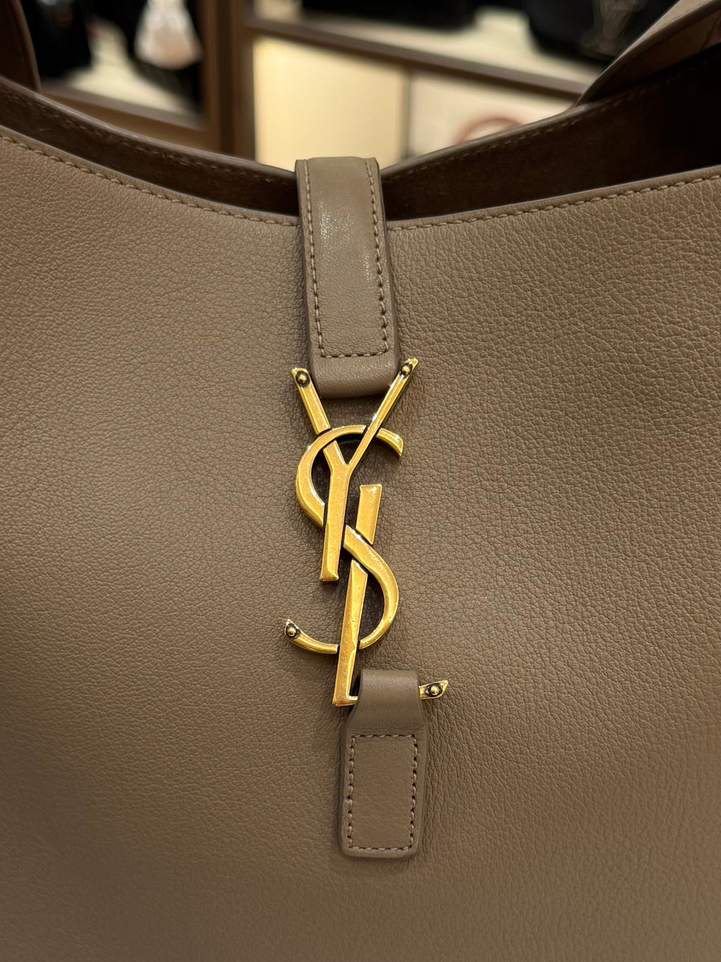 Saint Laurent LE5A7 Hobo