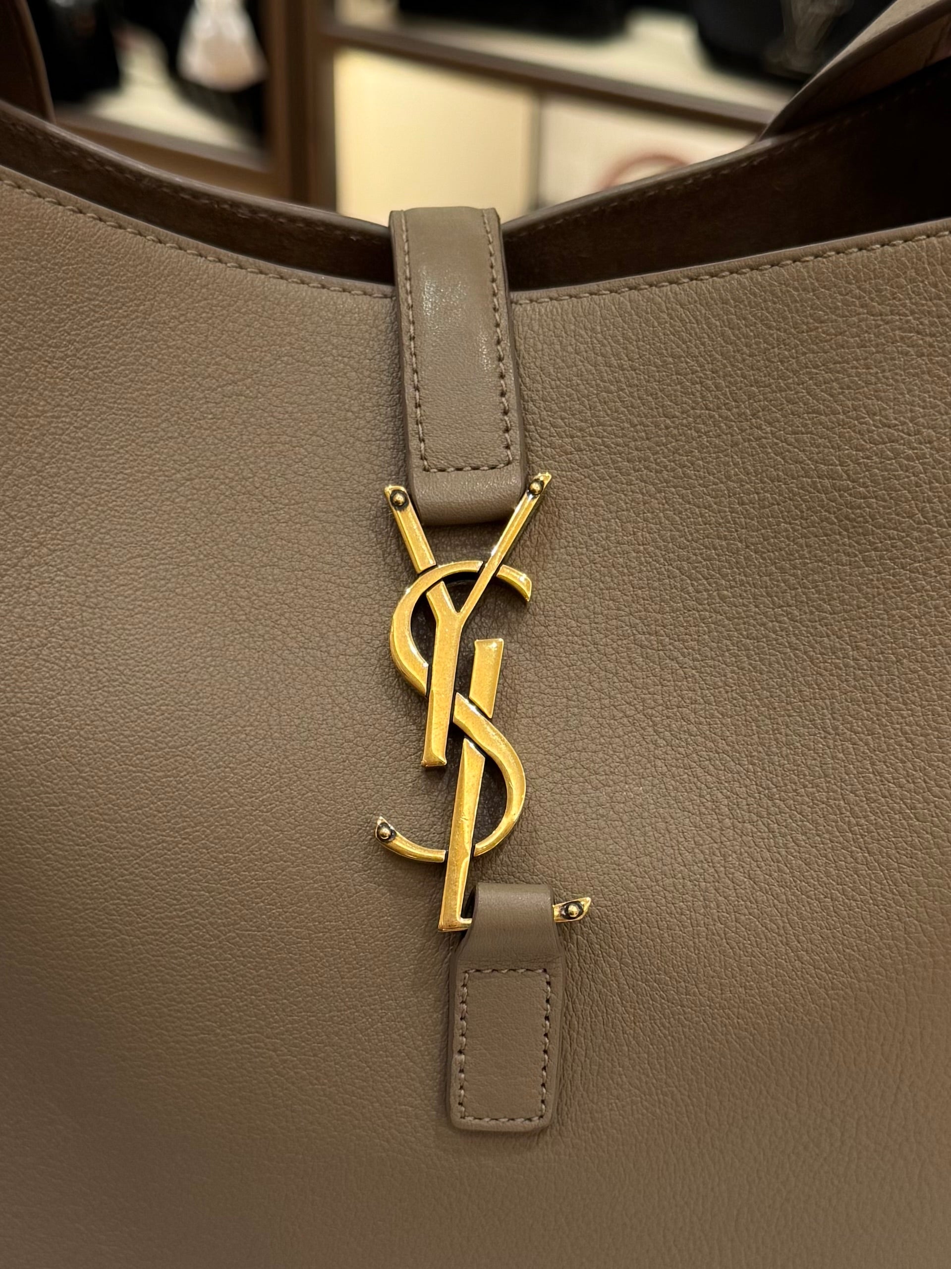 Saint Laurent LE5A7 Hobo