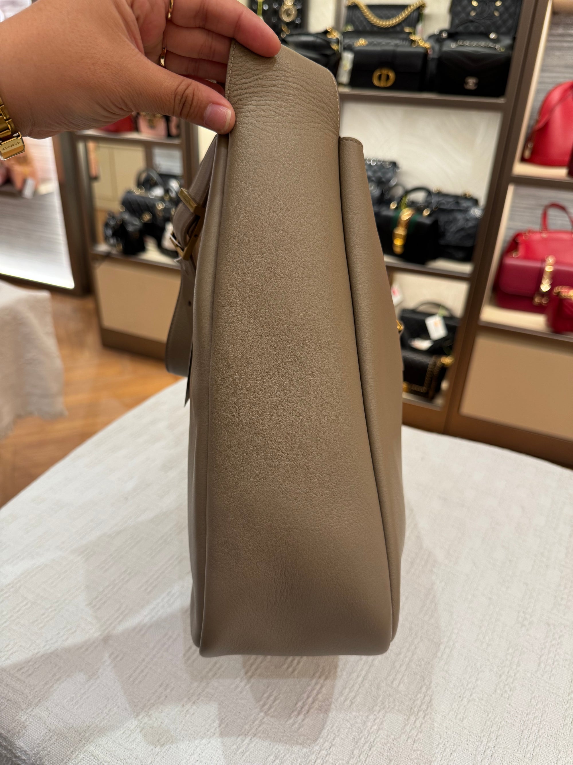 Saint Laurent LE5A7 Hobo