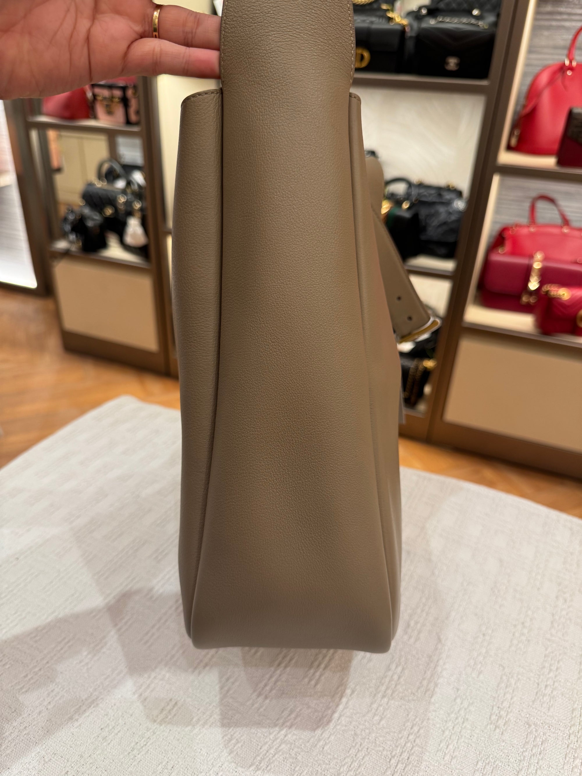 Saint Laurent LE5A7 Hobo