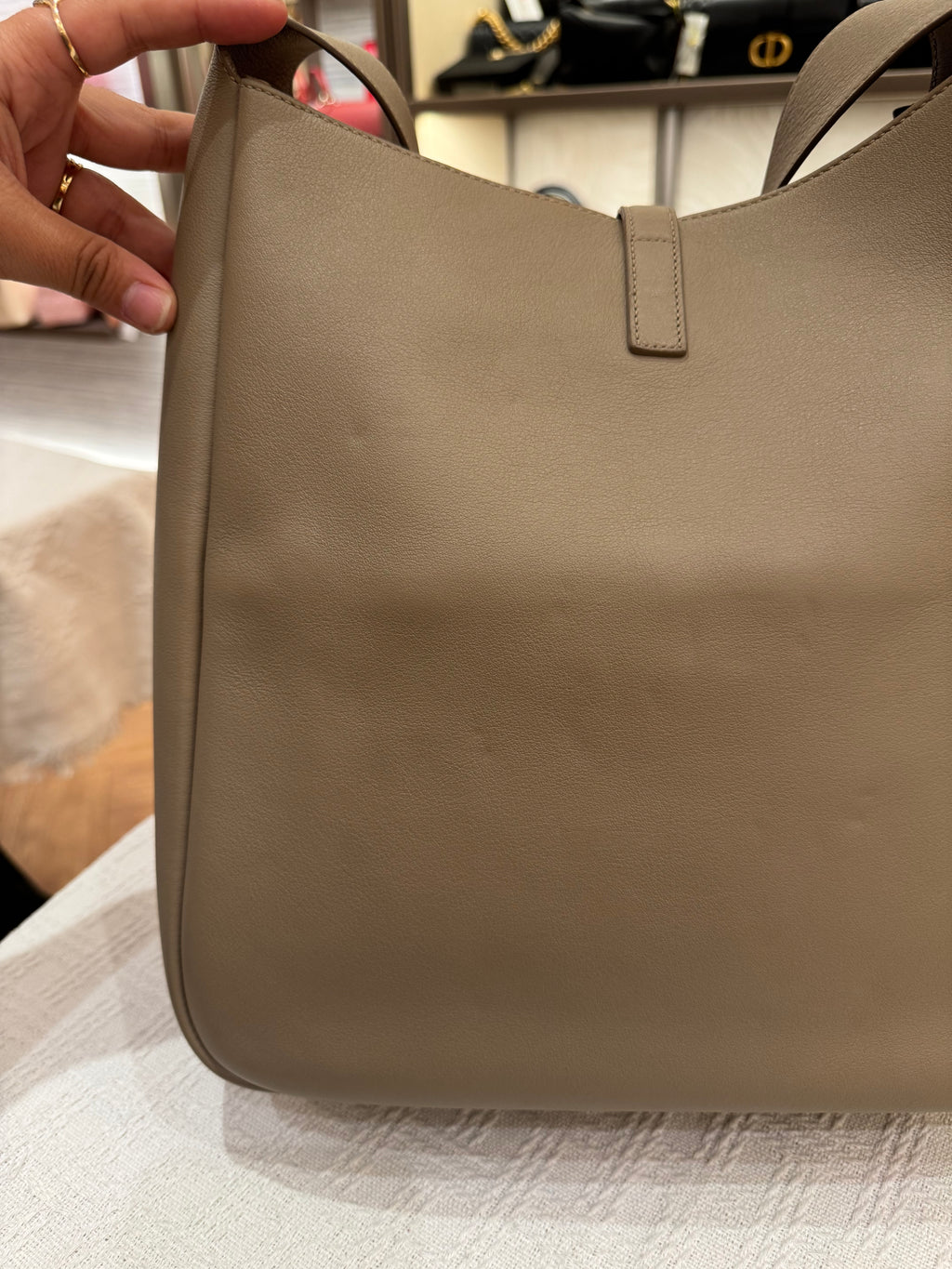 Saint Laurent LE5A7 Hobo