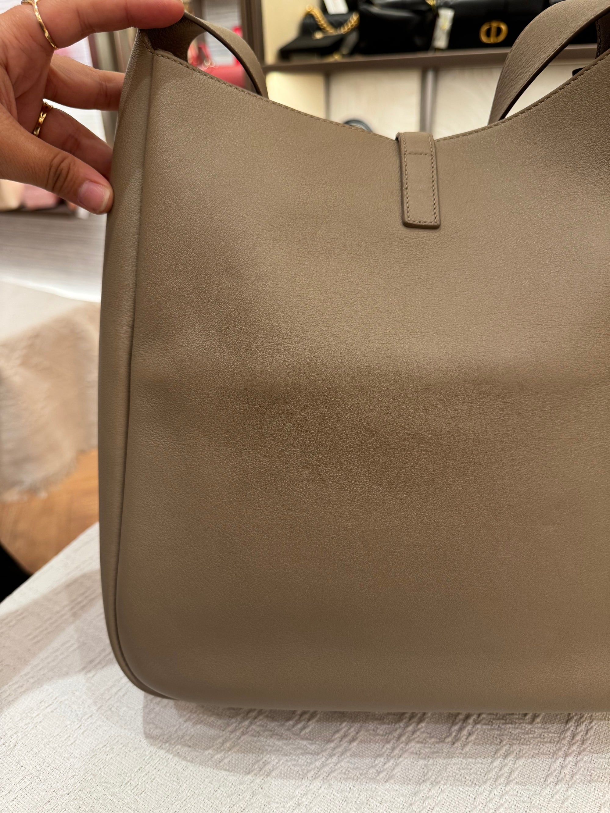 Saint Laurent LE5A7 Hobo