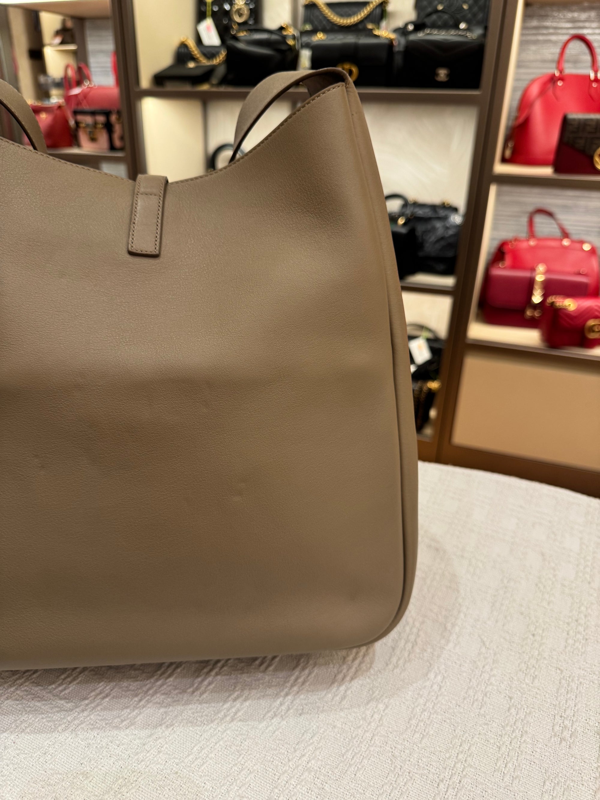Saint Laurent LE5A7 Hobo