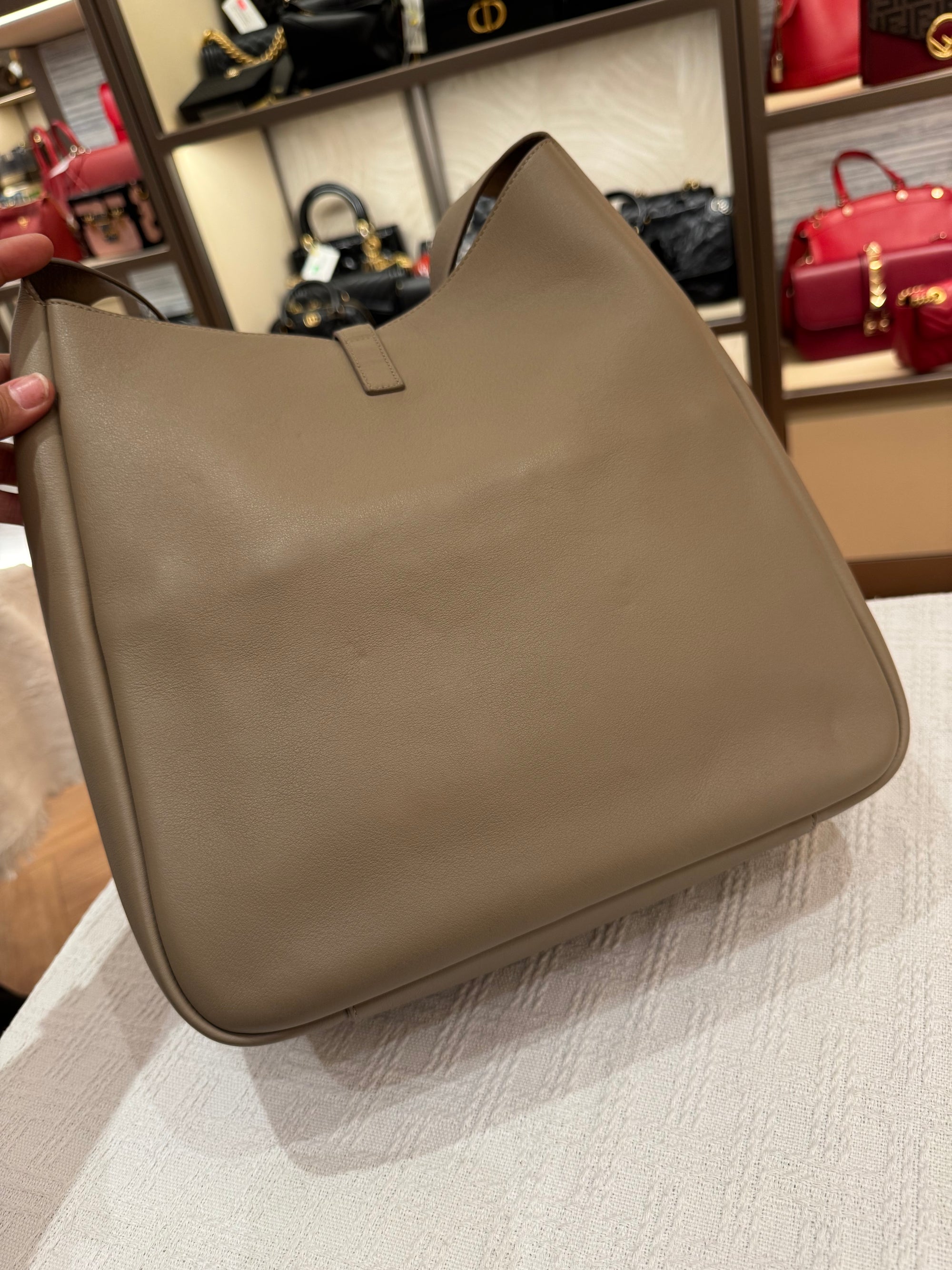 Saint Laurent LE5A7 Hobo