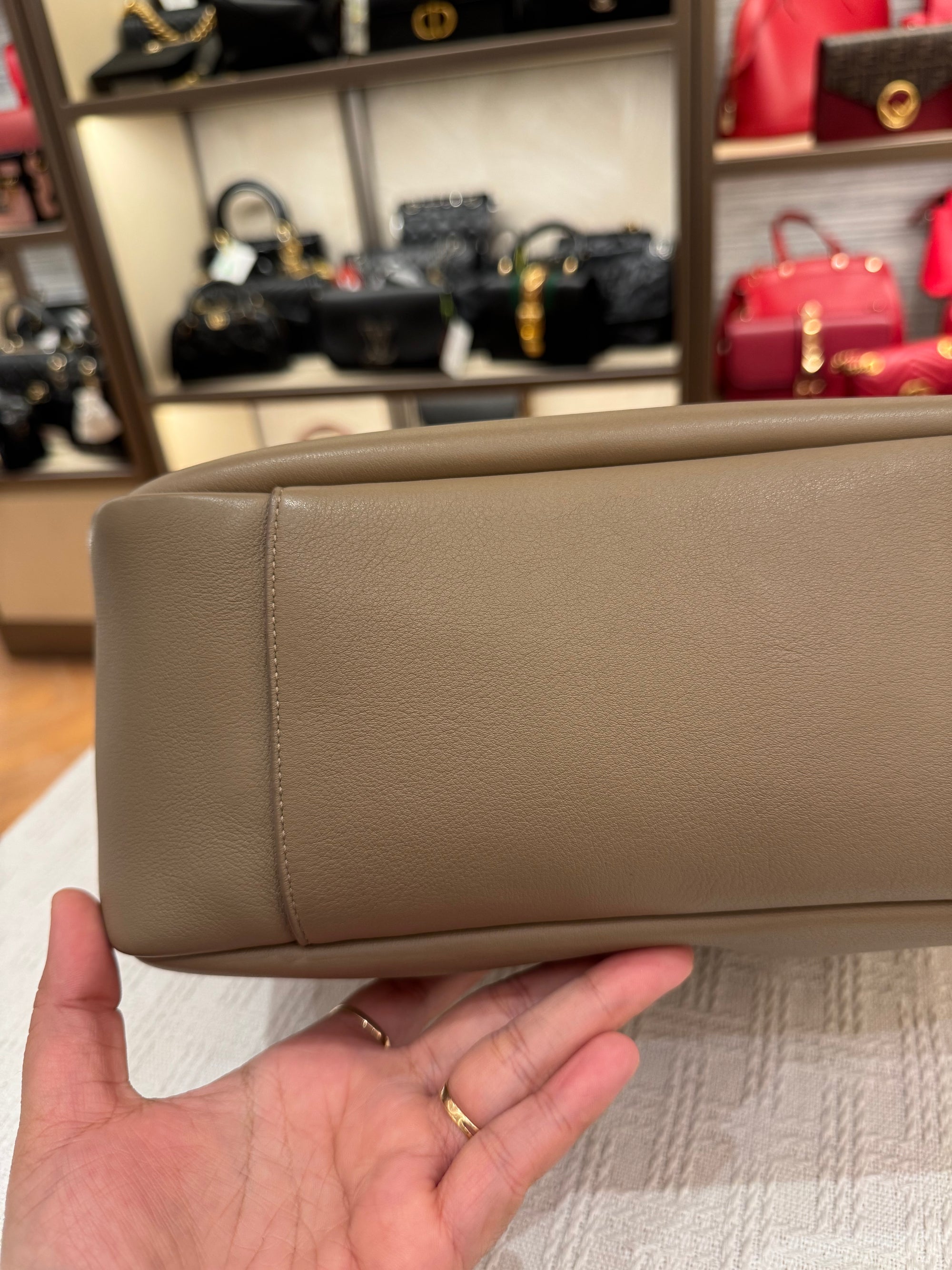 Saint Laurent LE5A7 Hobo