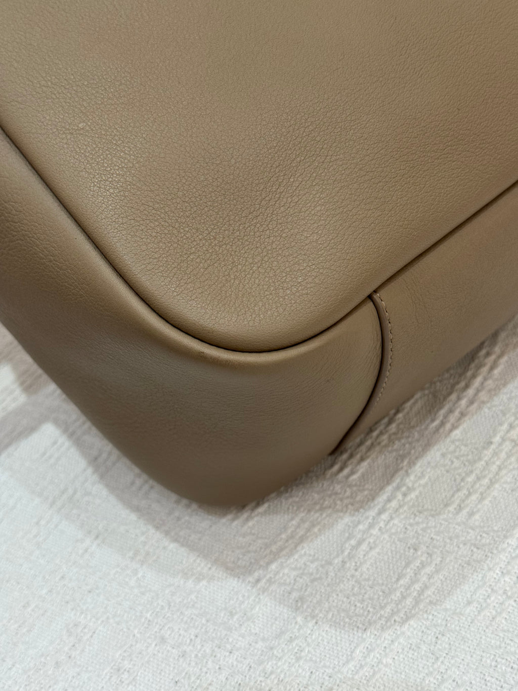 Saint Laurent LE5A7 Hobo