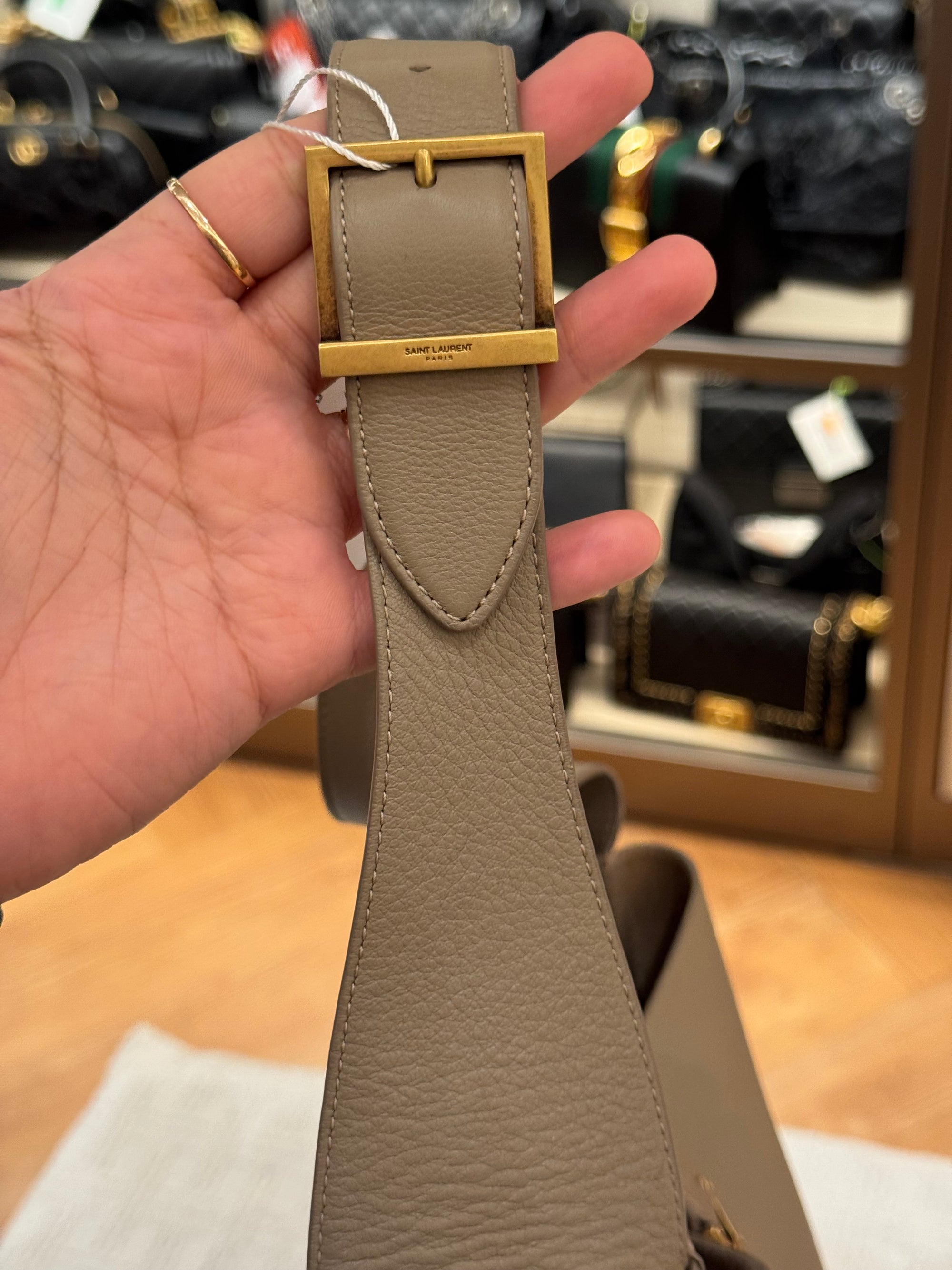 Saint Laurent LE5A7 Hobo