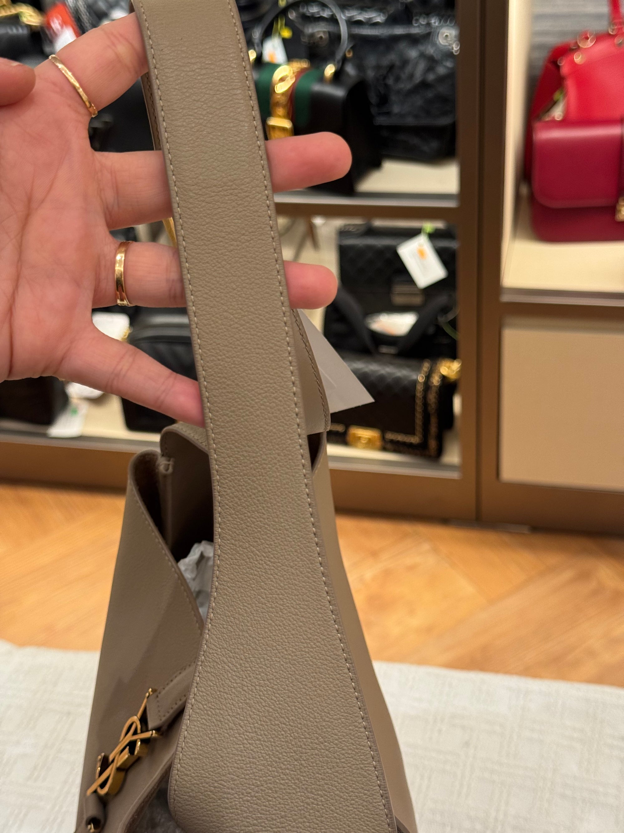 Saint Laurent LE5A7 Hobo