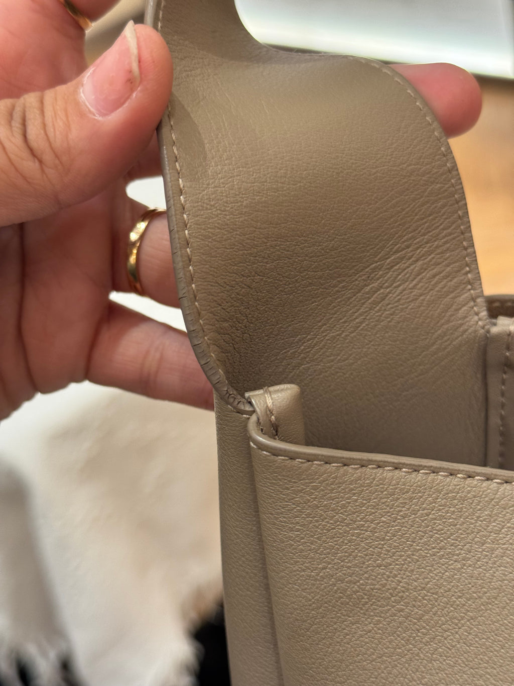 Saint Laurent LE5A7 Hobo