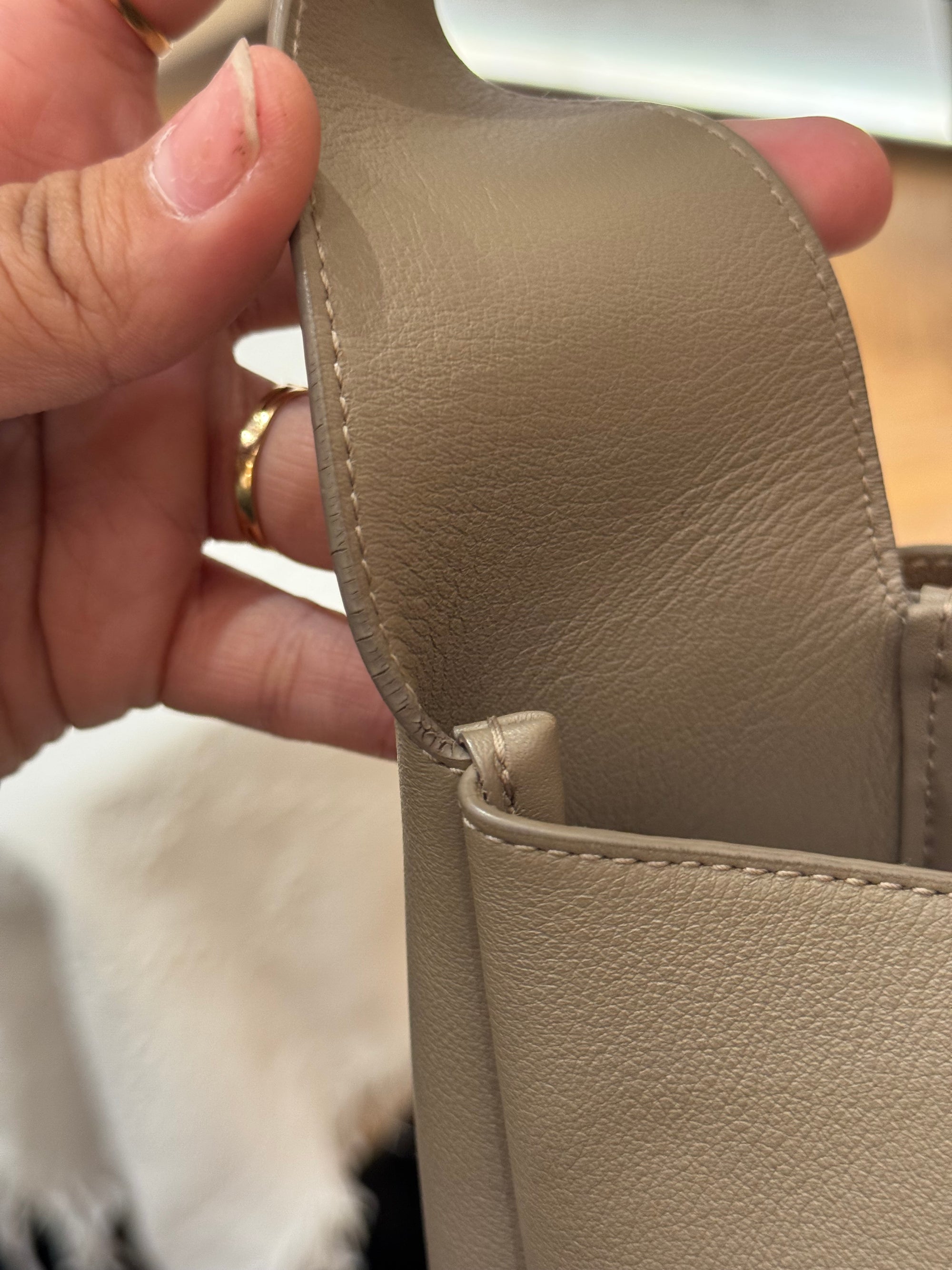 Saint Laurent LE5A7 Hobo