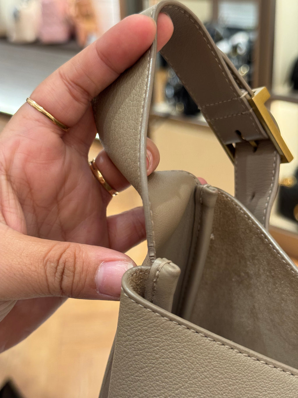 Saint Laurent LE5A7 Hobo
