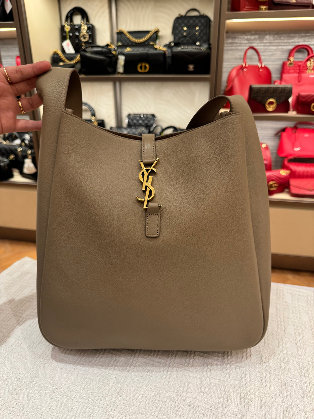 Saint Laurent LE5A7 Hobo