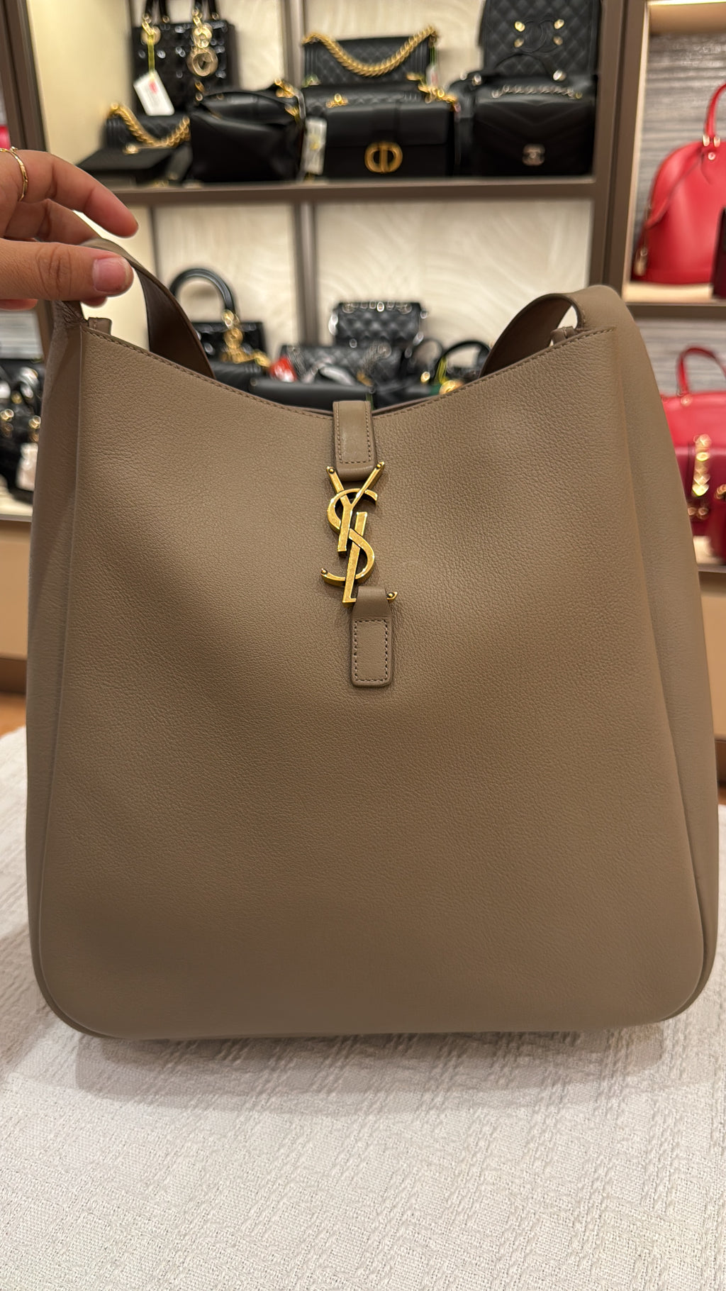 Saint Laurent LE5A7 Hobo