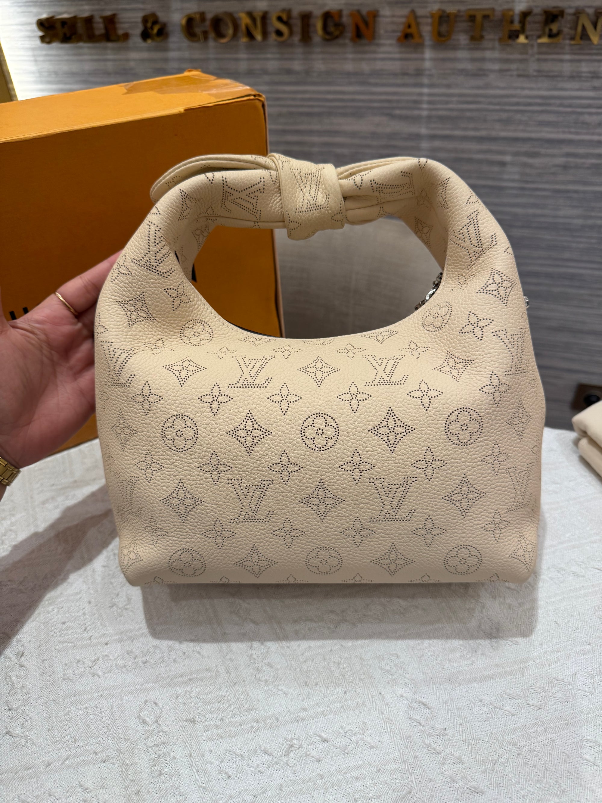 Louis Vuitton Why Knot Mahina