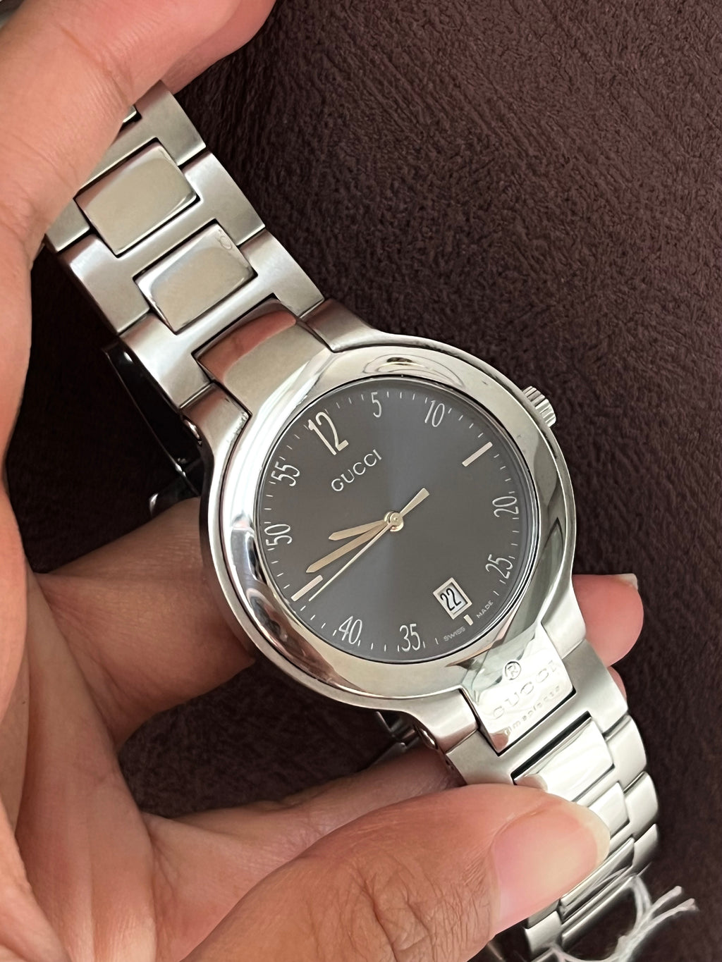 Gucci Large Silver With Dark Silver Dial