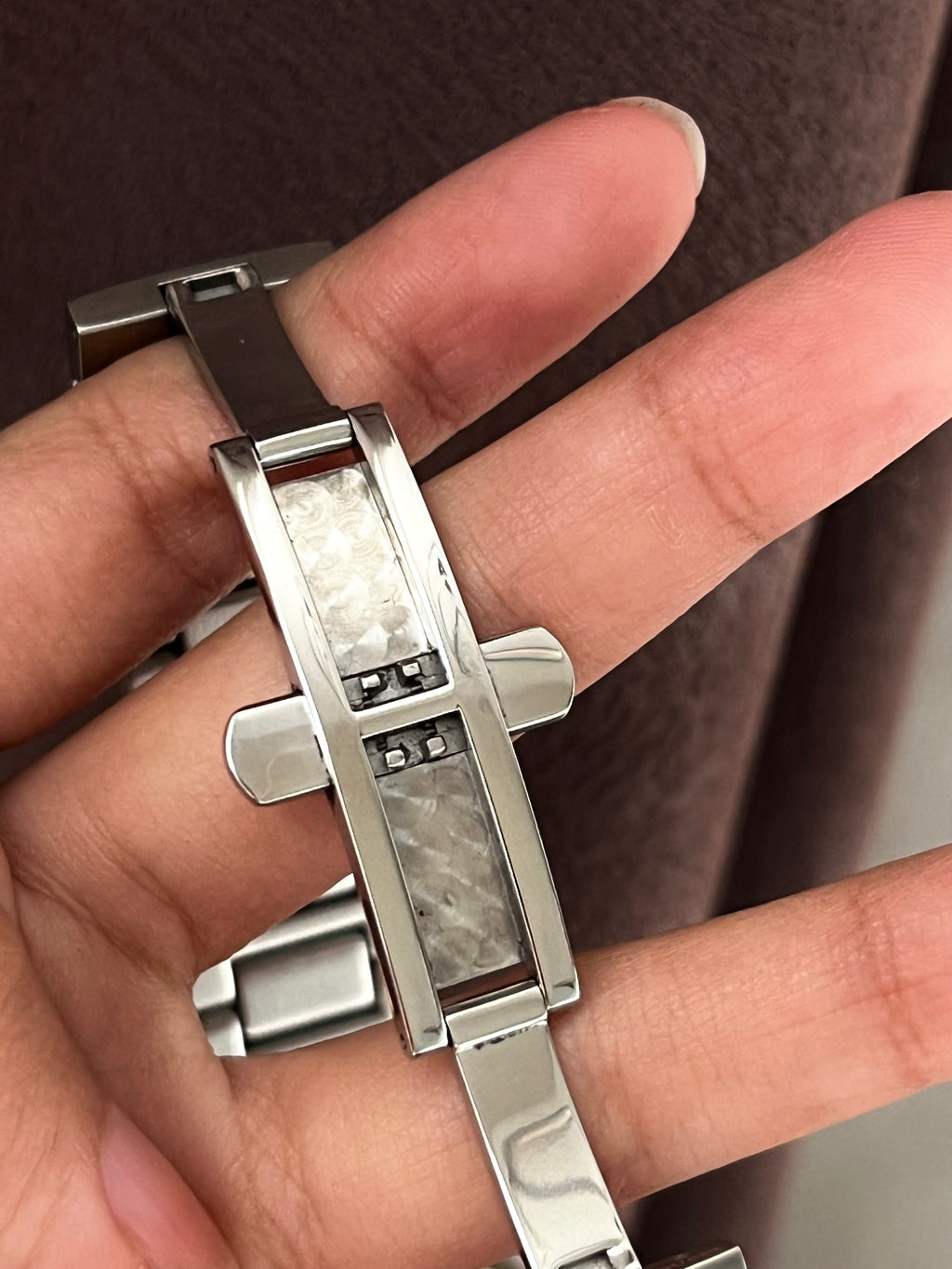 Gucci Large Silver With Dark Silver Dial