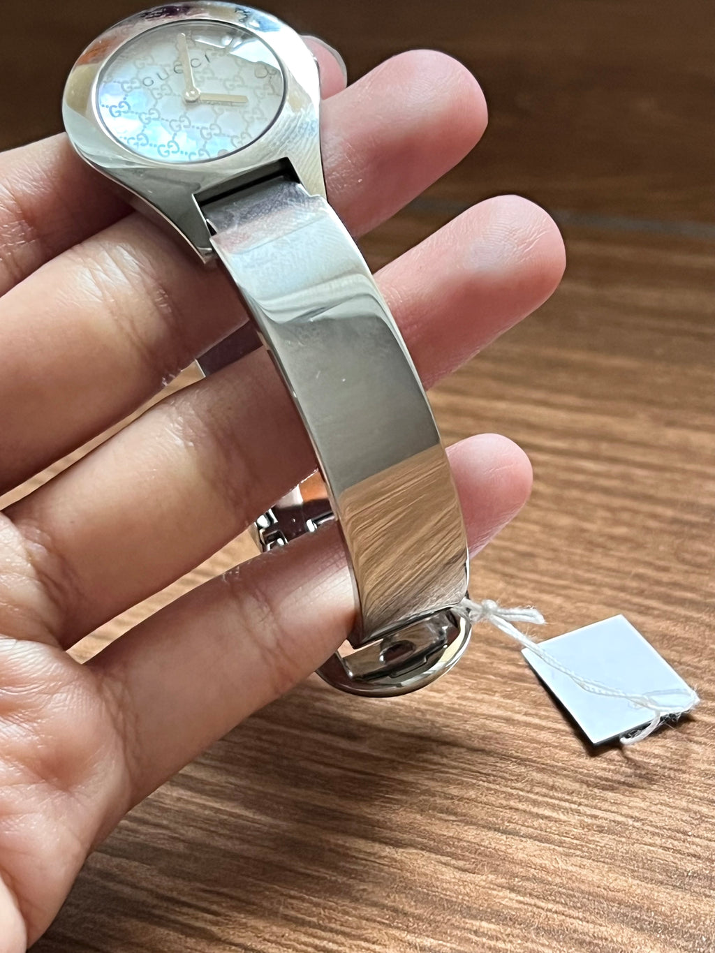 Gucci Bangle Silver MOP gg Dial