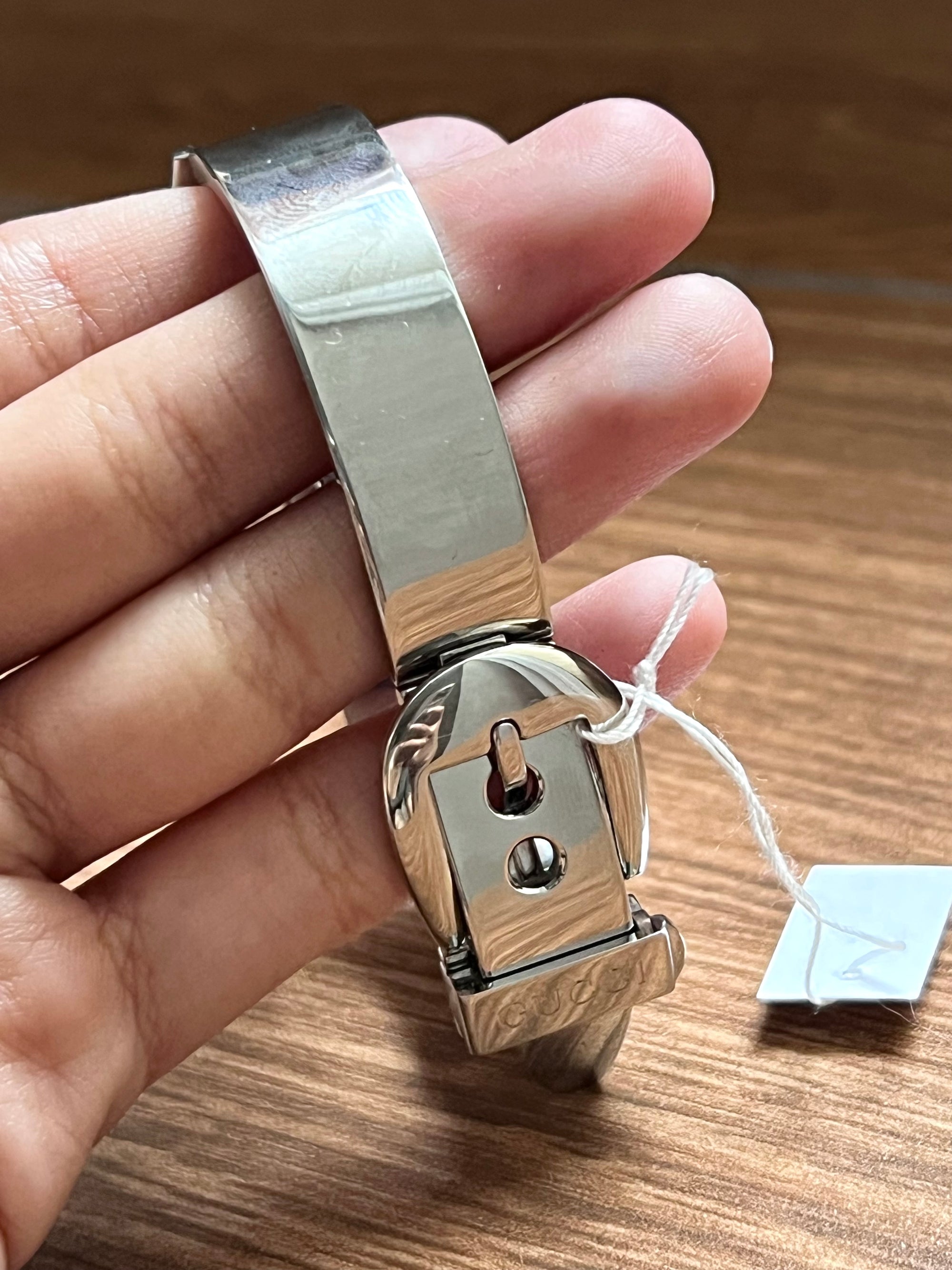 Gucci Bangle Silver MOP gg Dial
