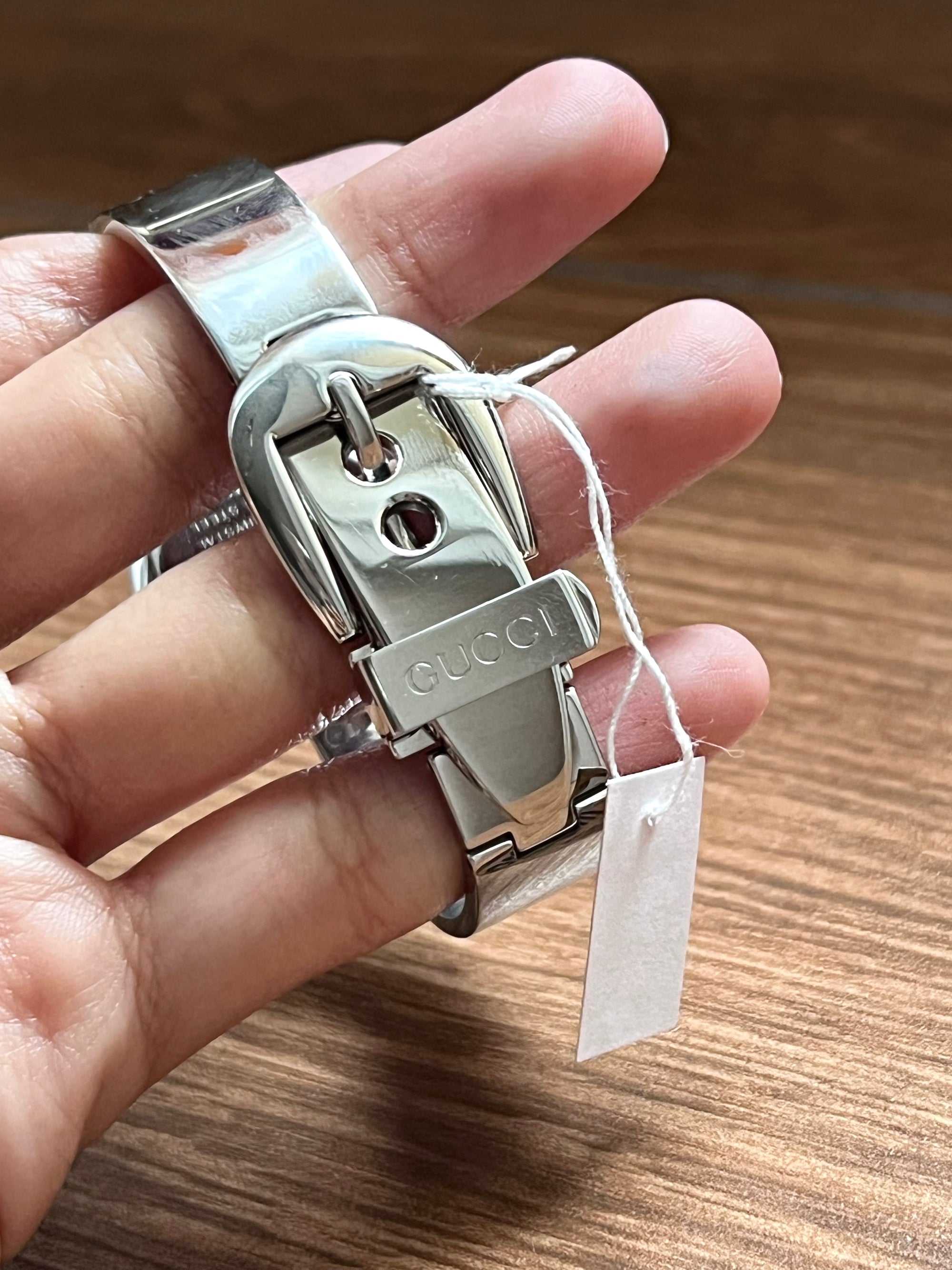 Gucci Bangle Silver MOP gg Dial
