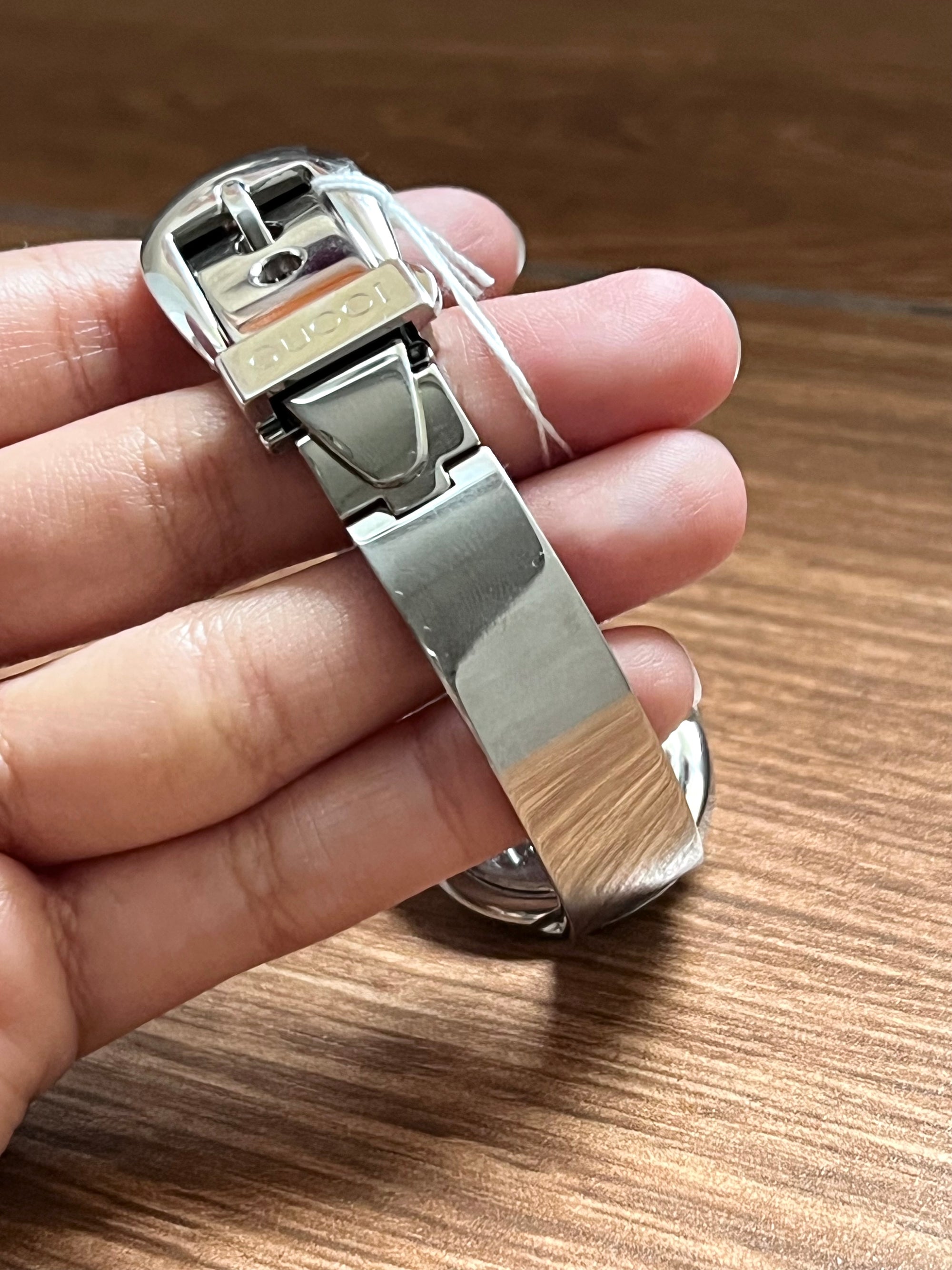 Gucci Bangle Silver MOP gg Dial